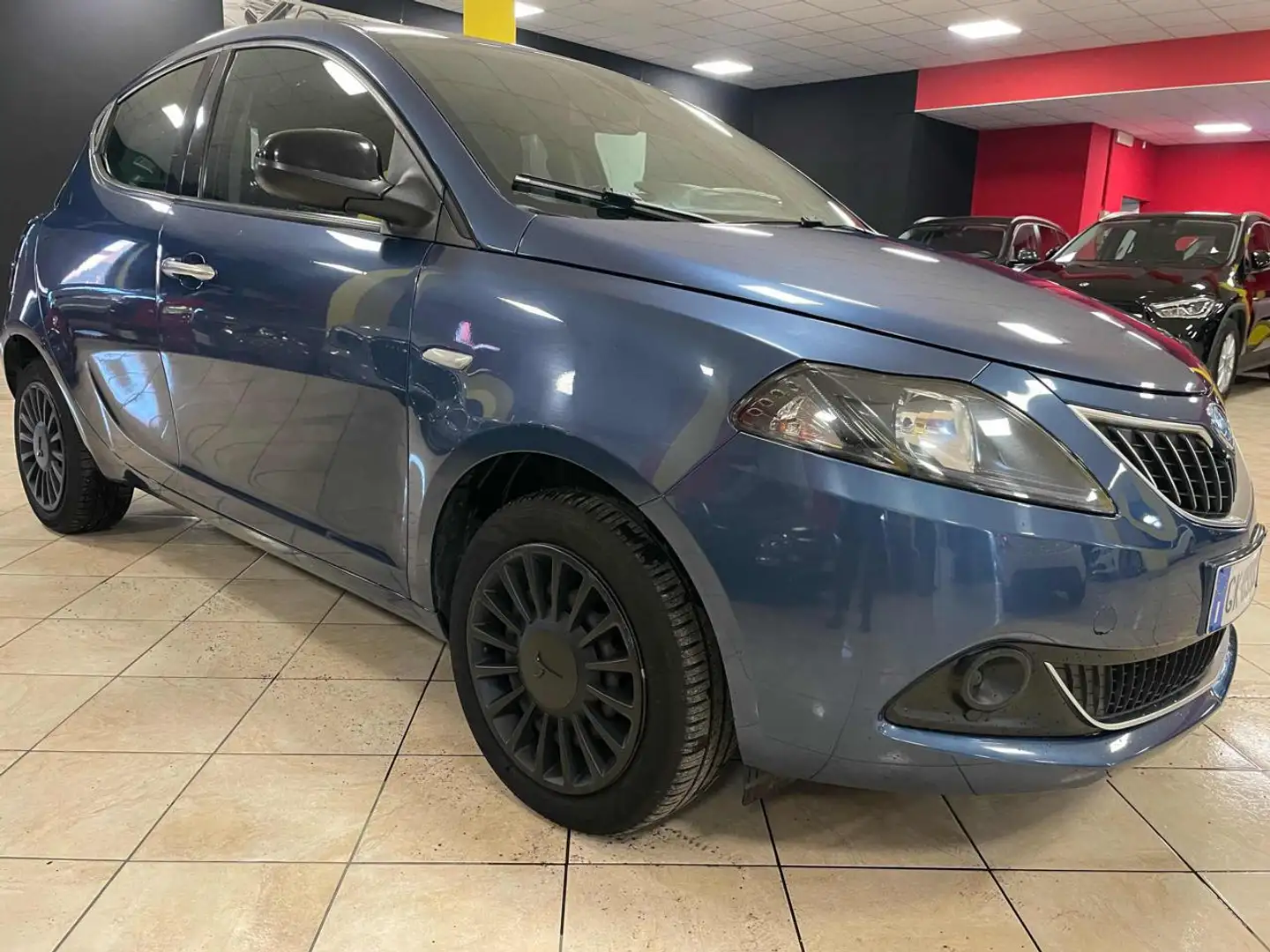 Lancia Ypsilon 1.0 5 porte S&S Hybrid Bleu - 2