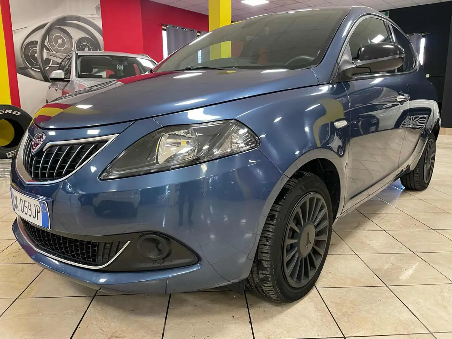 Lancia Ypsilon 1.0 5 porte S&S Hybrid Bleu - 1