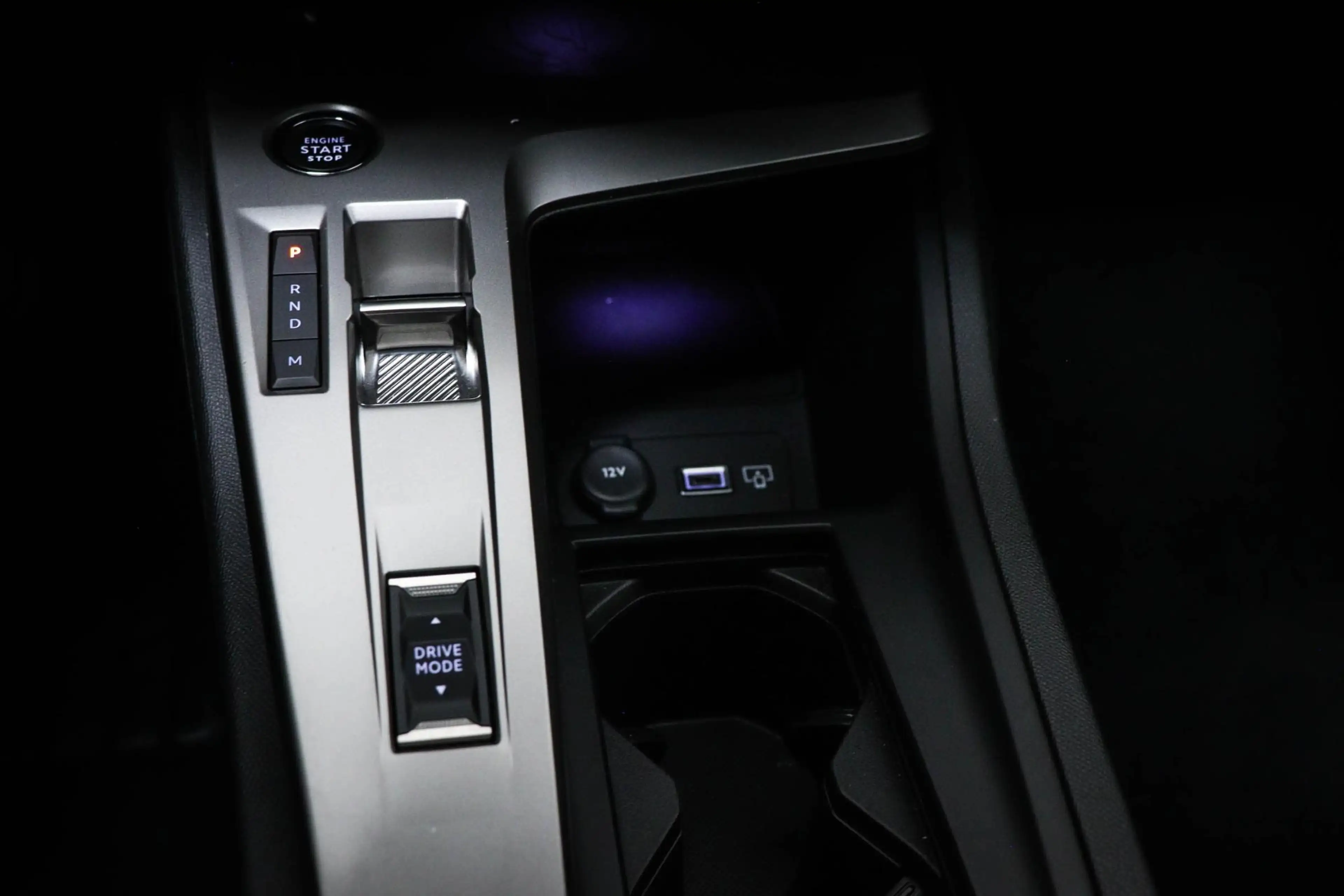Peugeot 308 SW 1.2 Hybrid 136 e-DCS6 GT | LED | CLIMA | DAB | — photo 36