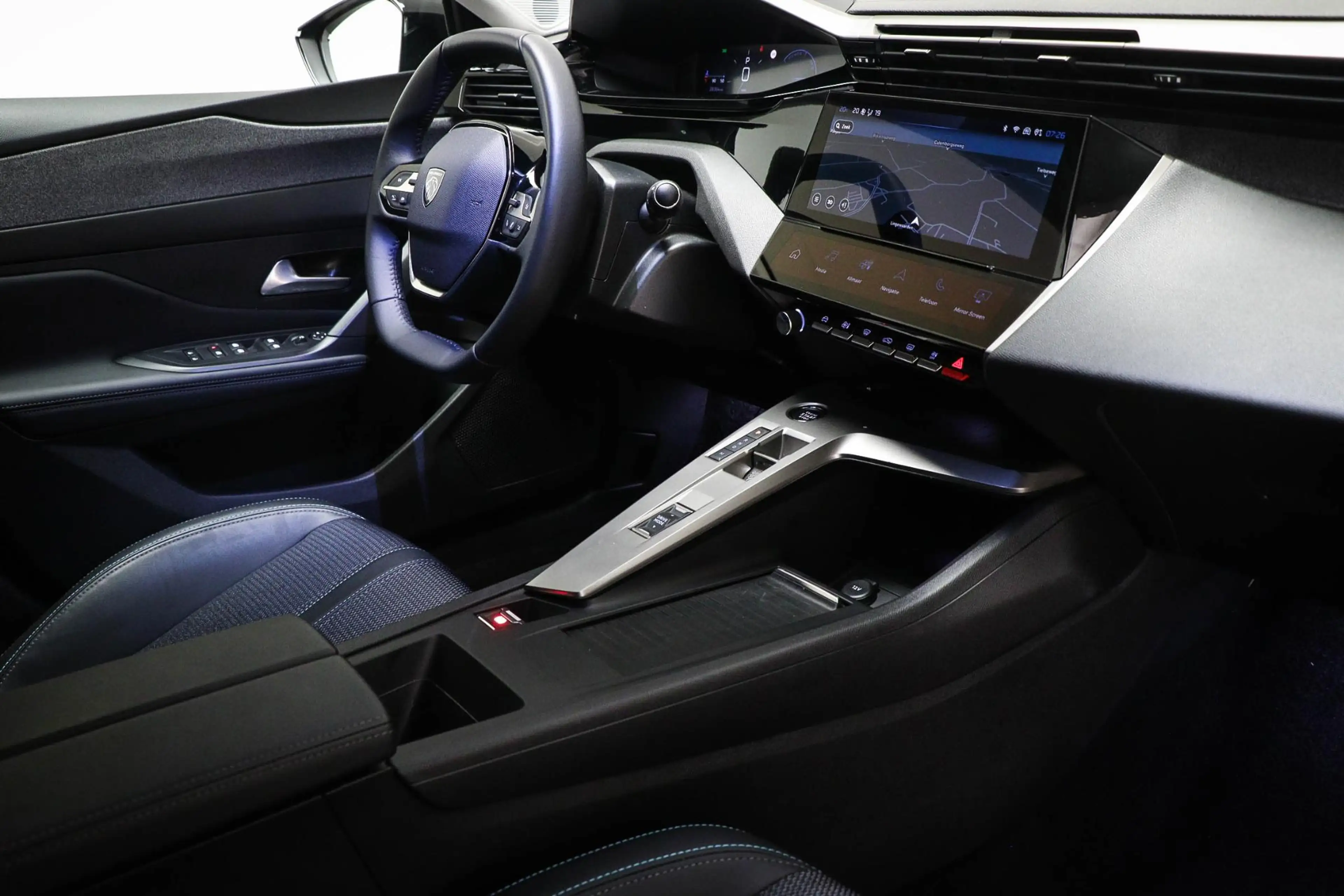 Peugeot 308 SW 1.2 Hybrid 136 e-DCS6 GT | LED | CLIMA | DAB | — photo 3
