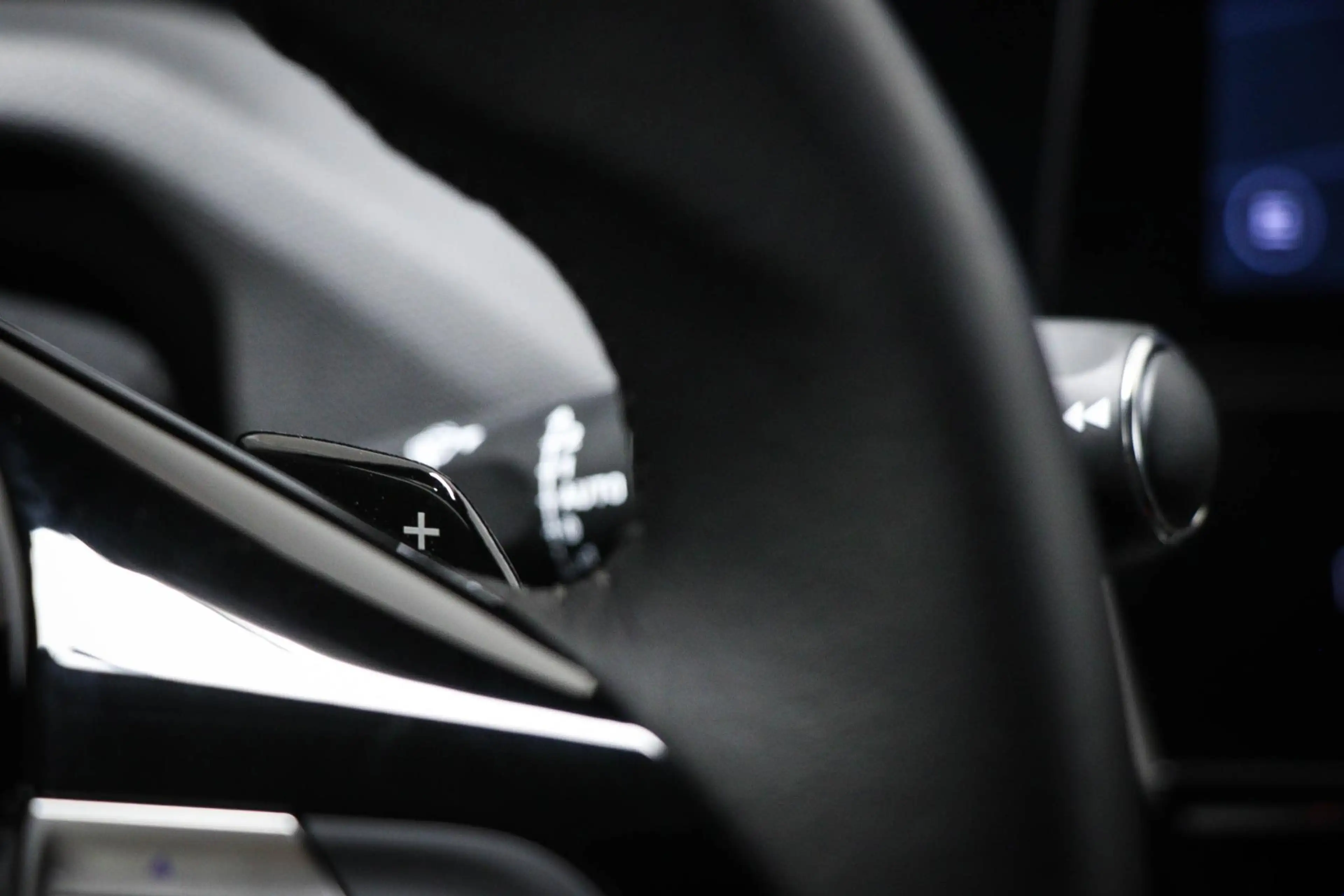 Peugeot 308 SW 1.2 Hybrid 136 e-DCS6 GT | LED | CLIMA | DAB | — photo 33