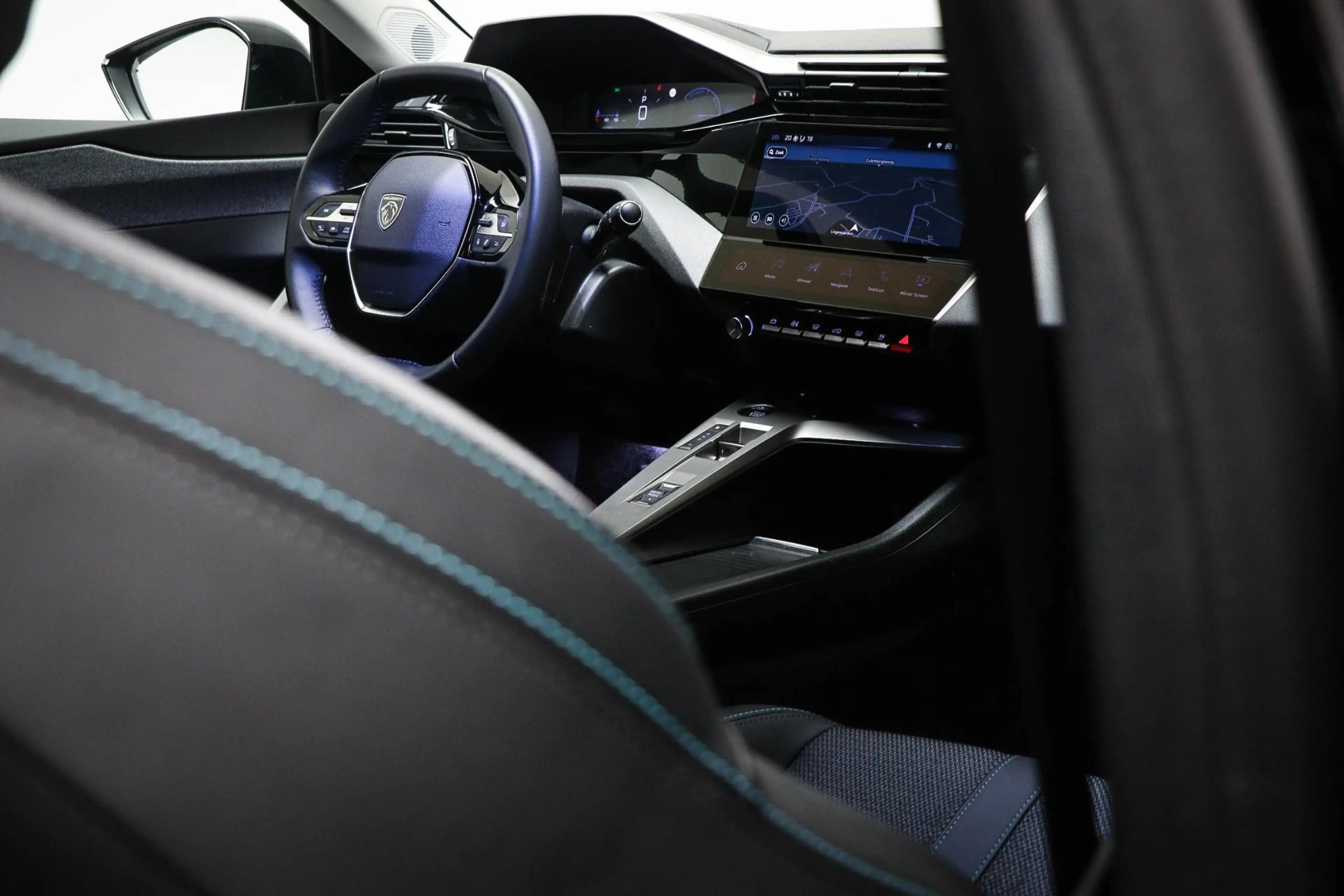 Peugeot 308 SW 1.2 Hybrid 136 e-DCS6 GT | LED | CLIMA | DAB | — photo 12