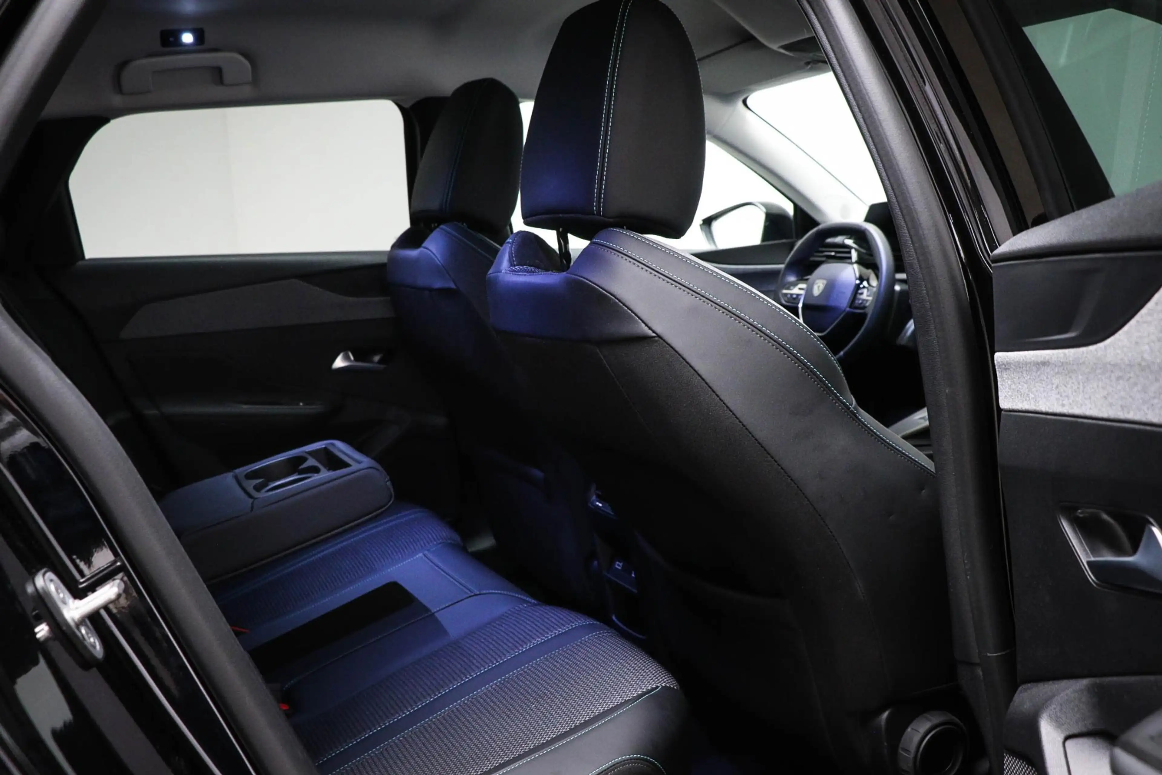 Peugeot 308 SW 1.2 Hybrid 136 e-DCS6 GT | LED | CLIMA | DAB | — photo 11