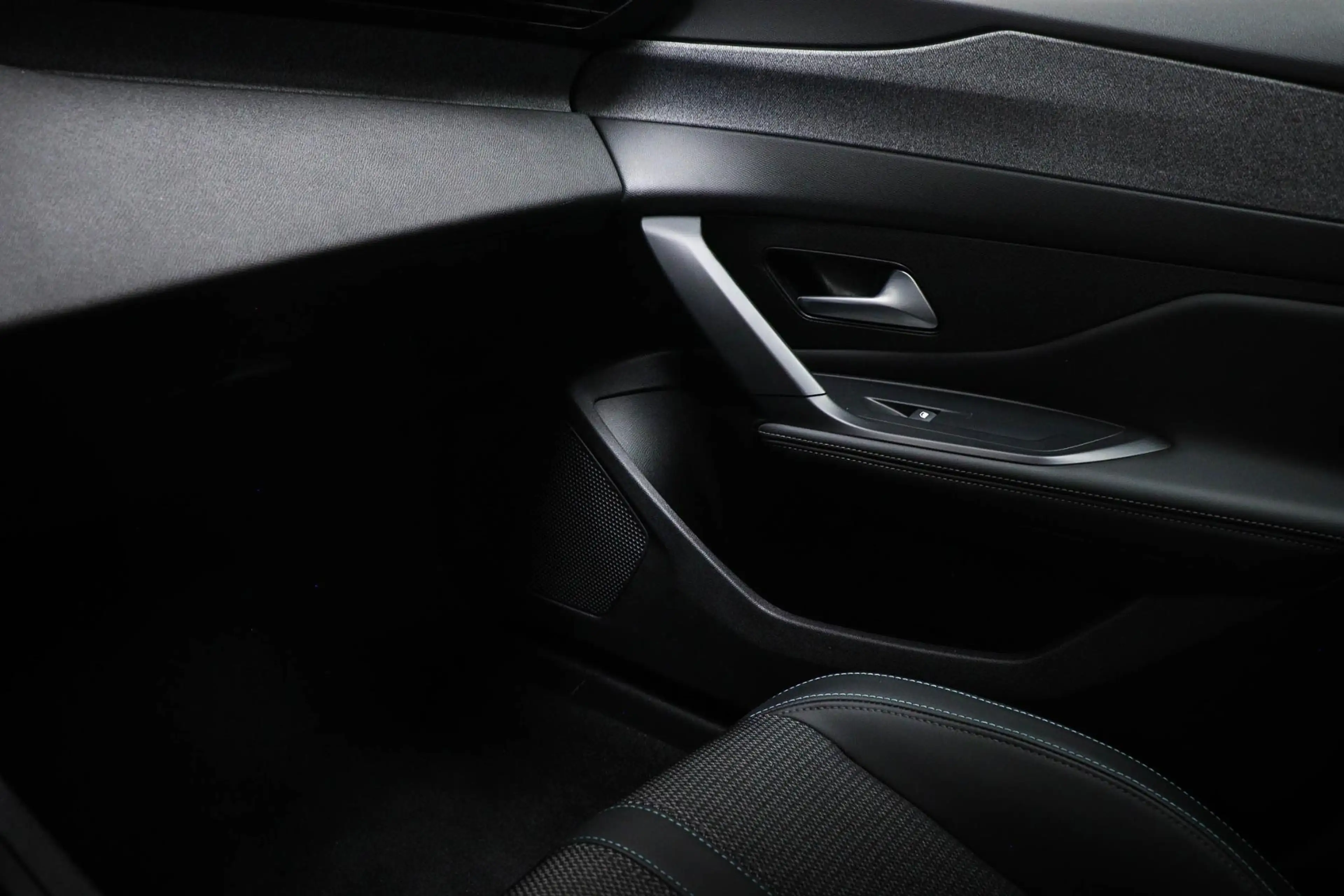 Peugeot 308 SW 1.2 Hybrid 136 e-DCS6 GT | LED | CLIMA | DAB | — photo 34