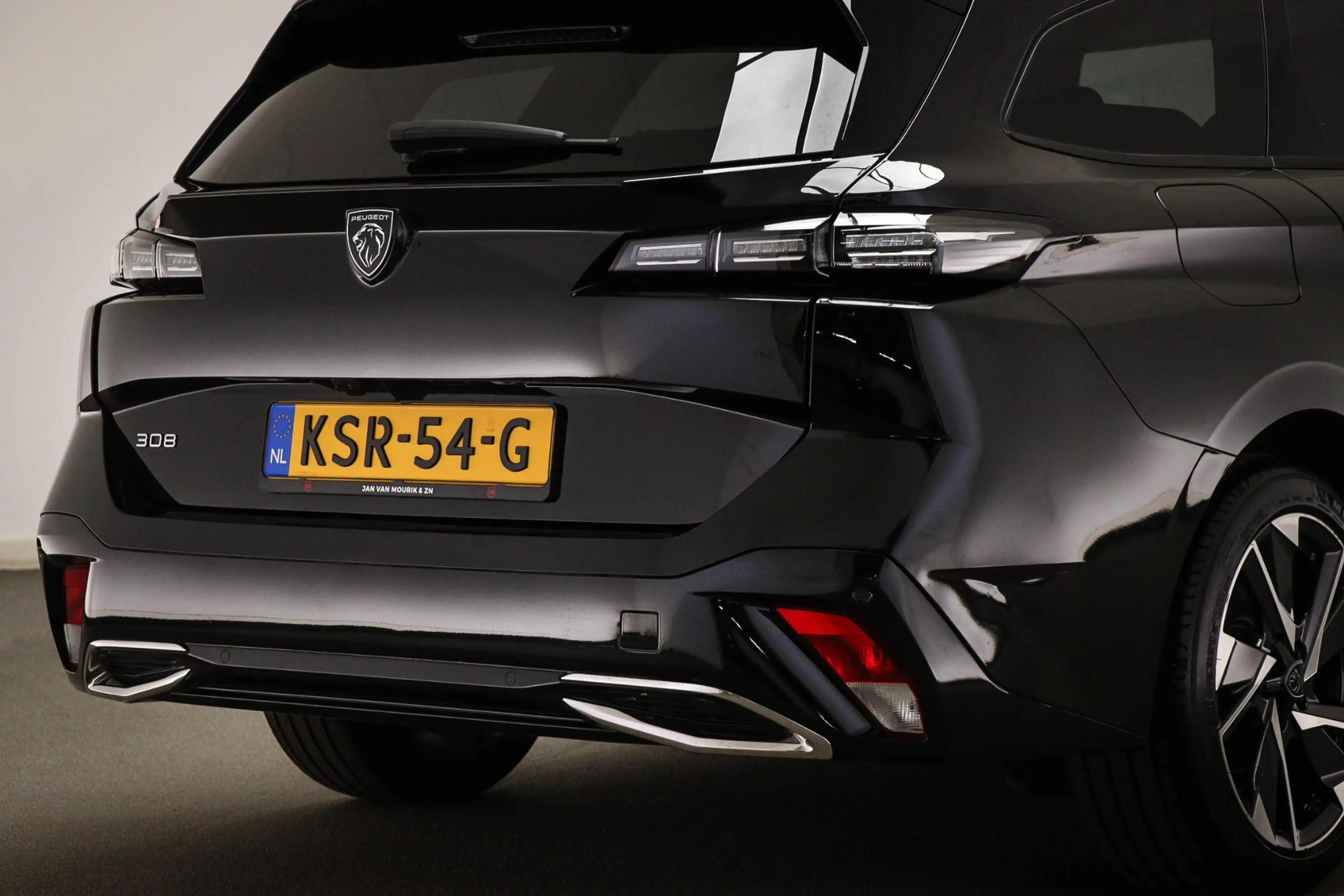 Peugeot 308 SW 1.2 Hybrid 136 e-DCS6 GT | LED | CLIMA | DAB | — photo 21