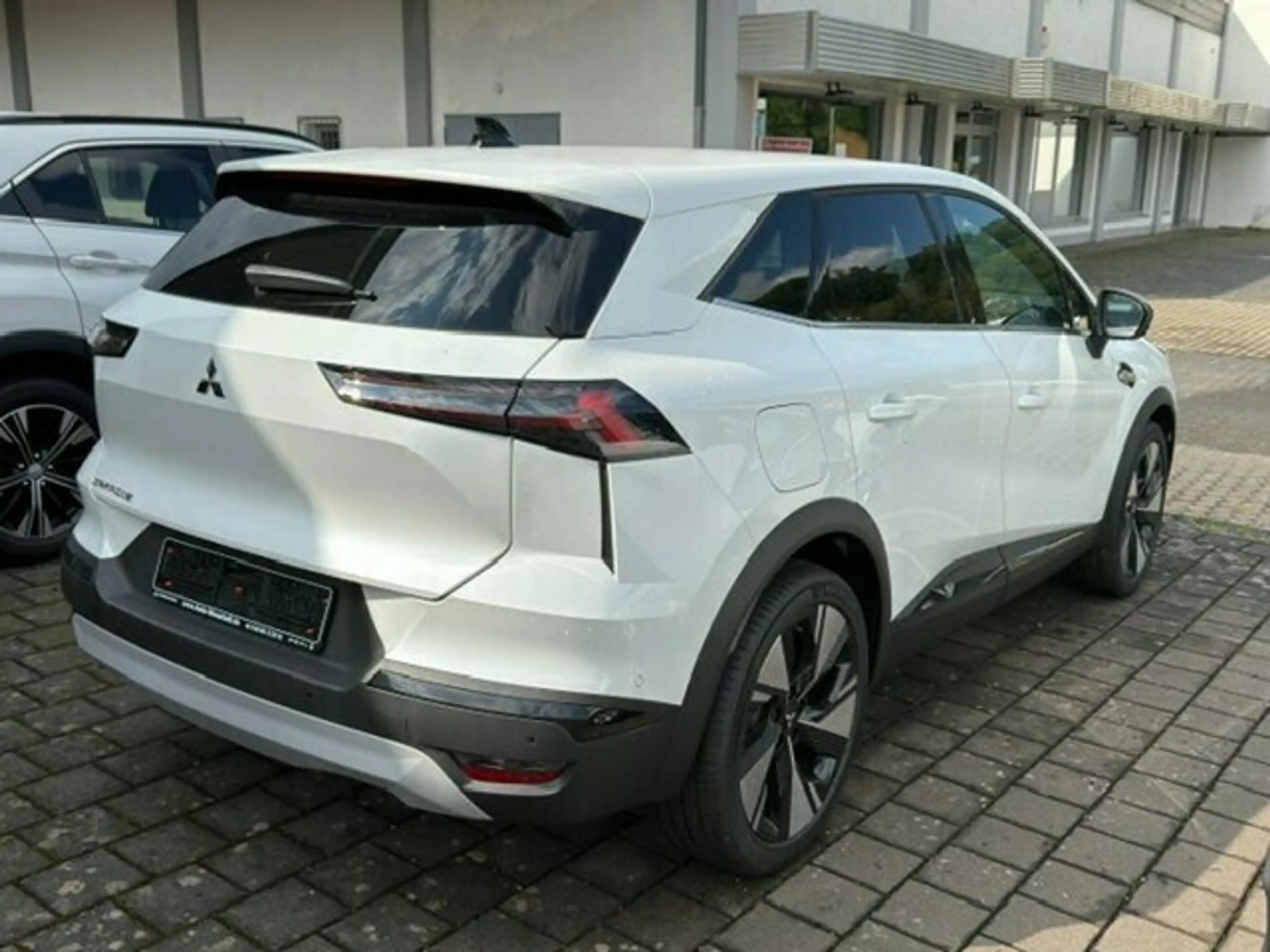 Mitsubishi Grandis Intro Edition 1.3 T-Benziner 7-DCT — photo 5