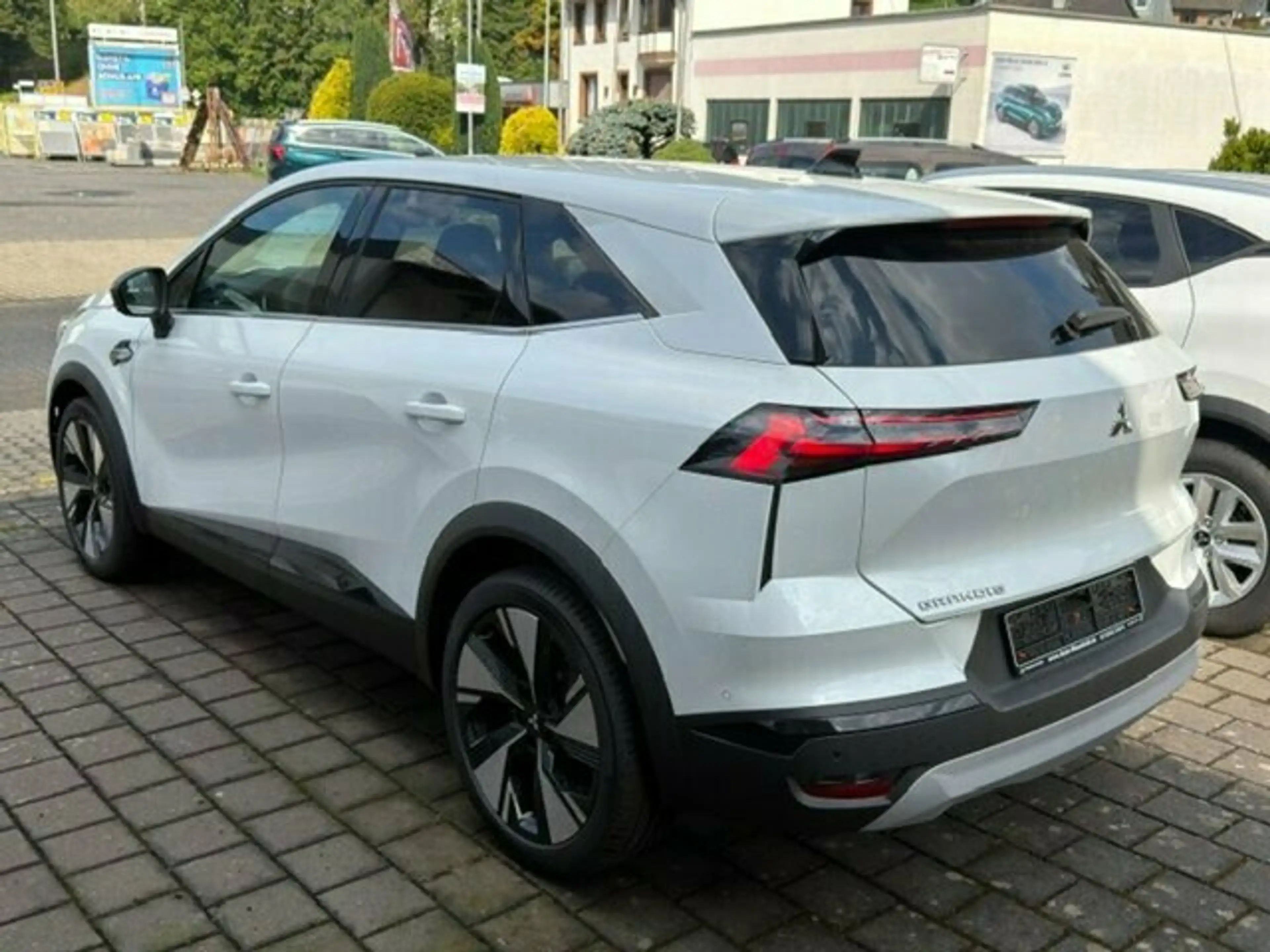Mitsubishi Grandis Intro Edition 1.3 T-Benziner 7-DCT — photo 4