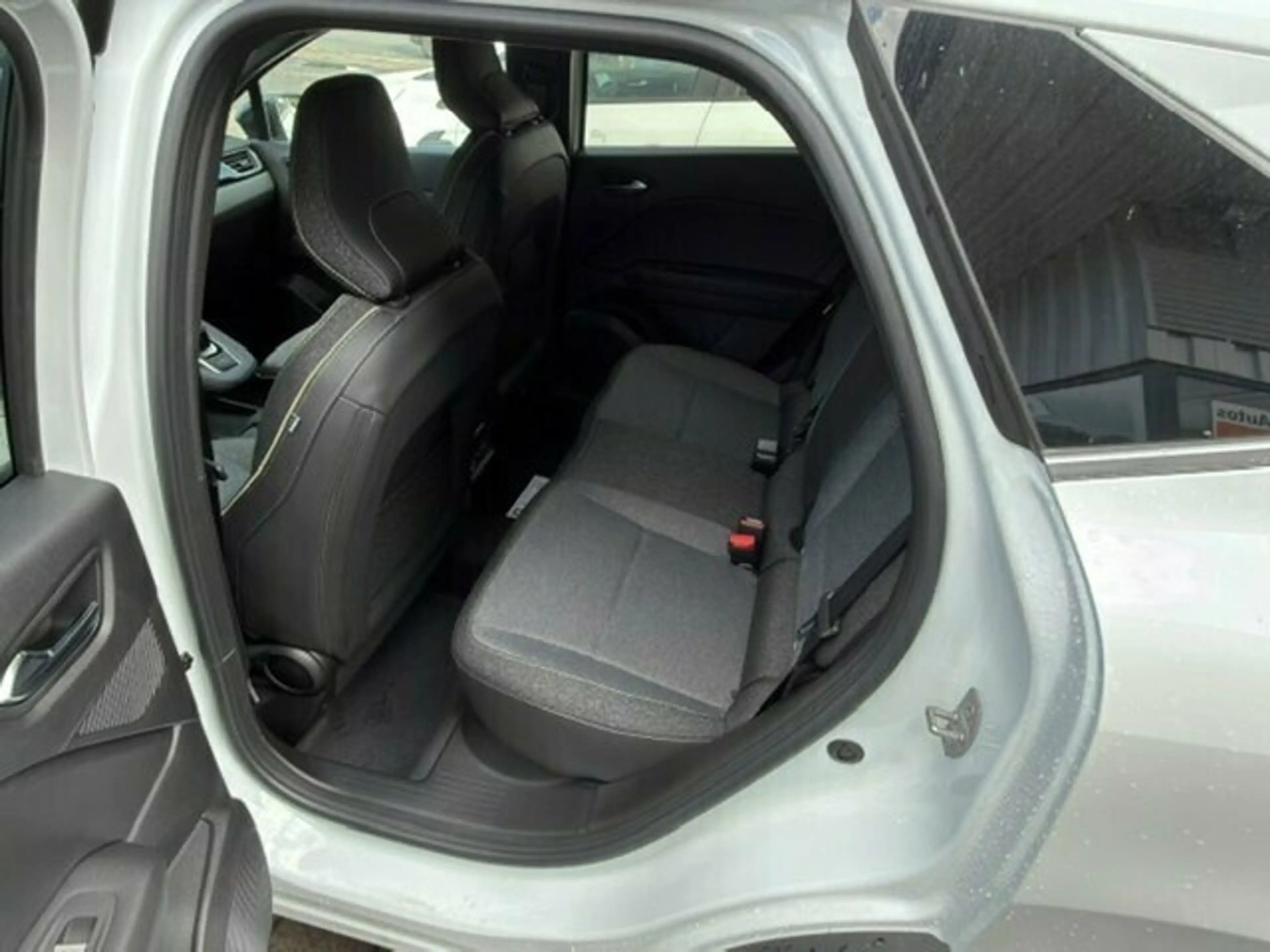 Mitsubishi Grandis Intro Edition 1.3 T-Benziner 7-DCT — photo 10