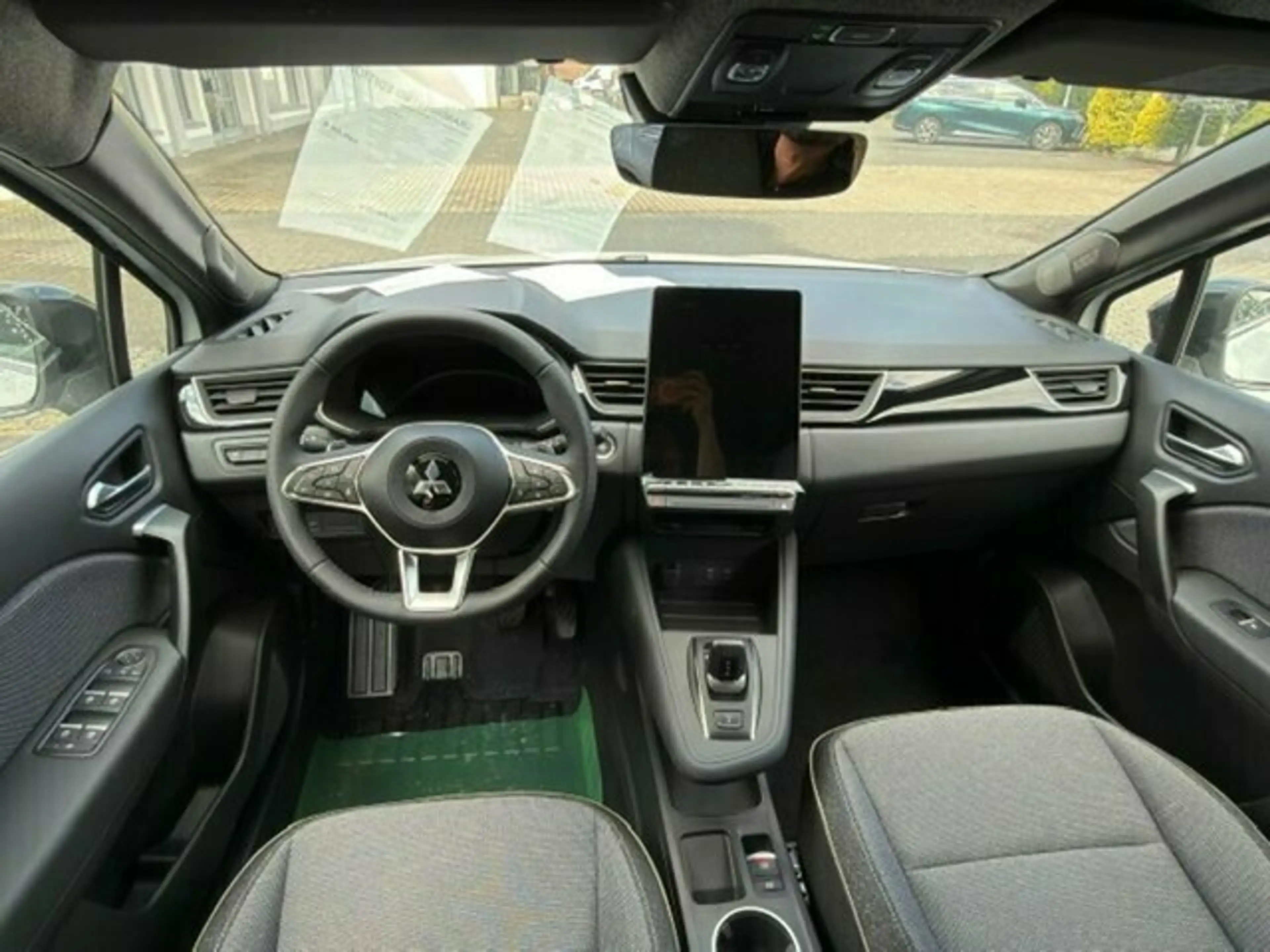 Mitsubishi Grandis Intro Edition 1.3 T-Benziner 7-DCT — photo 11