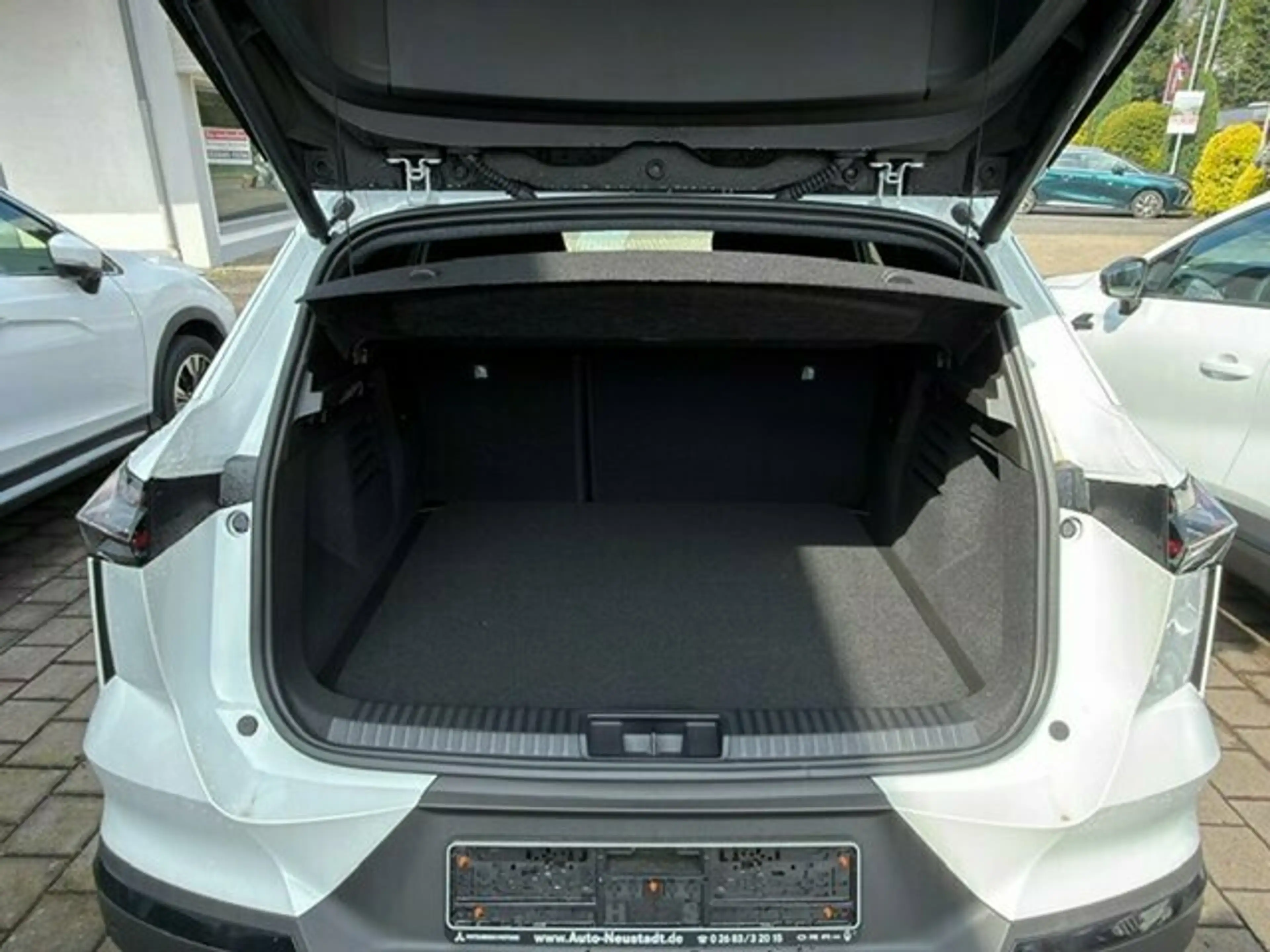 Mitsubishi Grandis Intro Edition 1.3 T-Benziner 7-DCT — photo 12