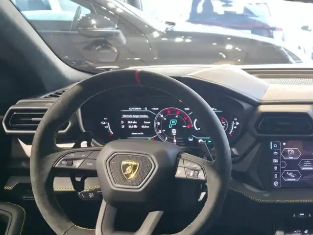 Lamborghini Urus view 18