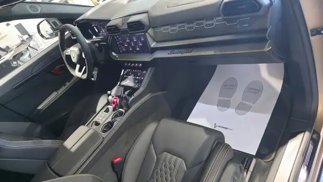 Lamborghini Urus view 22