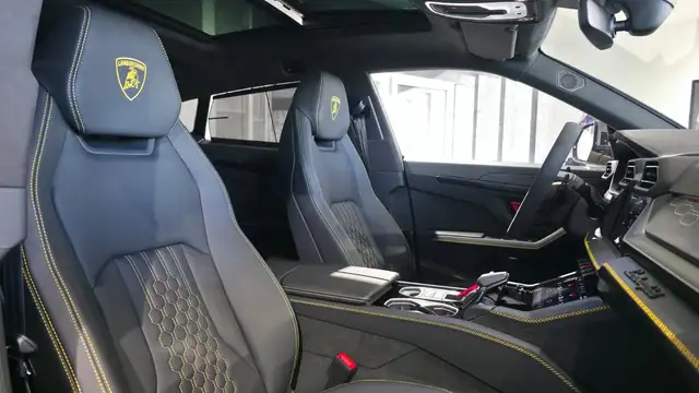 Lamborghini Urus view 23