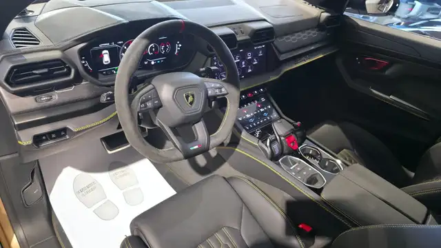 Lamborghini Urus view 10