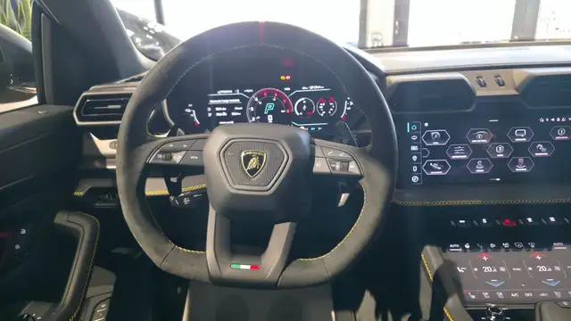 Lamborghini Urus view 17