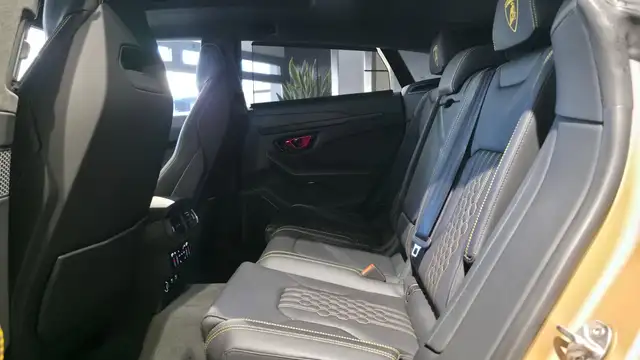 Lamborghini Urus view 14