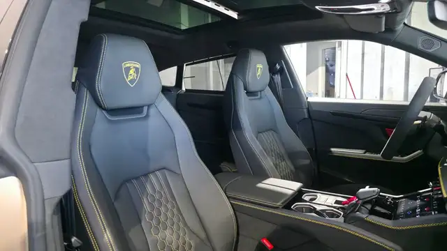 Lamborghini Urus view 21