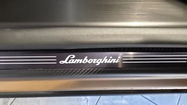 Lamborghini Urus view 25