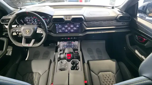 Lamborghini Urus view 19