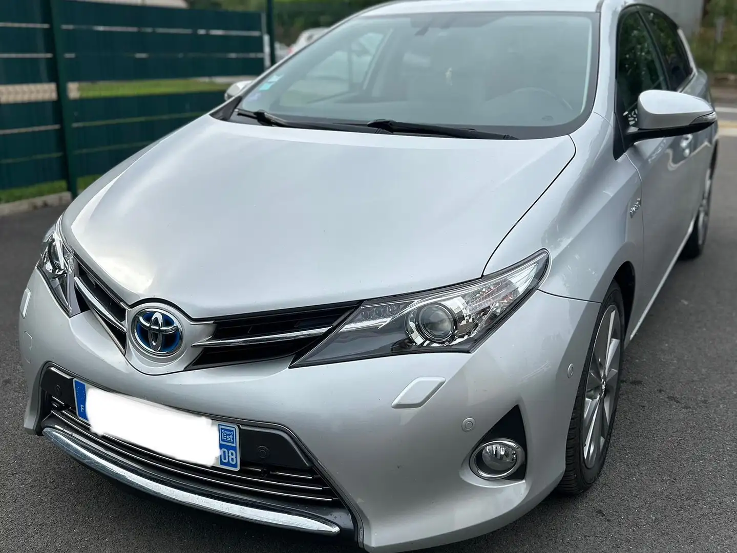 Toyota Auris Hybrid Gümüş rengi - 2