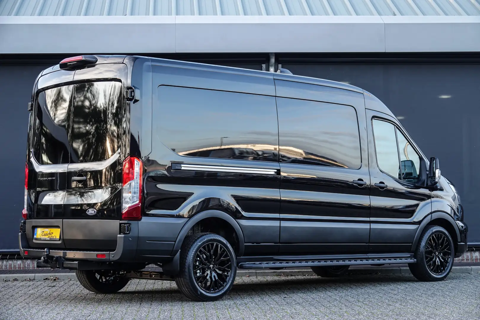 Ford Transit L3H2 | 2.0Tdci 165Pk A8 Aut. | 350 | Raptor Editio Чорний - 2