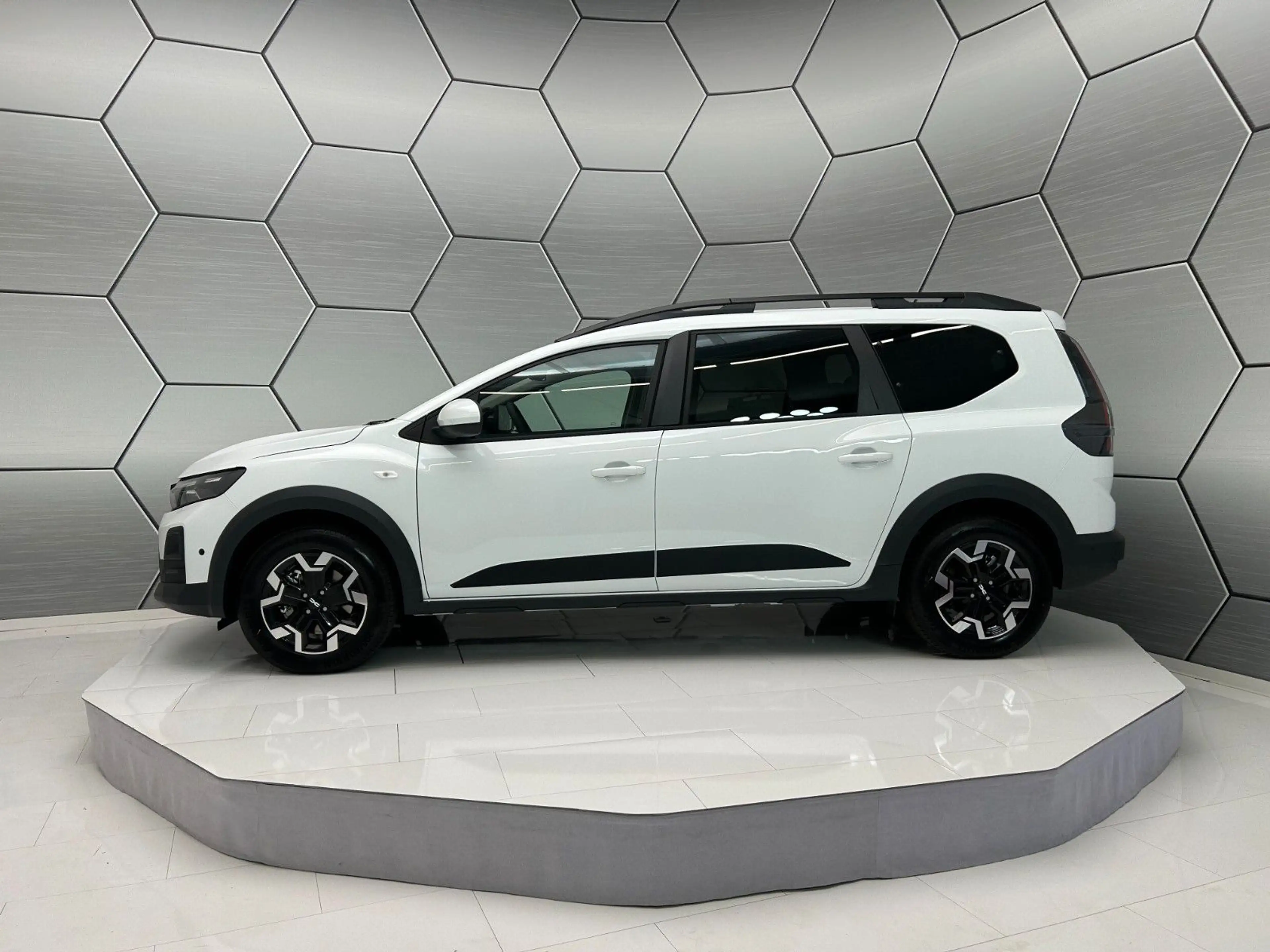 Dacia Jogger Extreme Eco-G 120 7-Sitzer Winter/Driving — photo 3