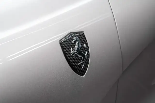 Ferrari 812 view 11