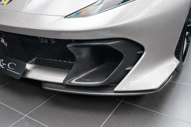Ferrari 812 view 9