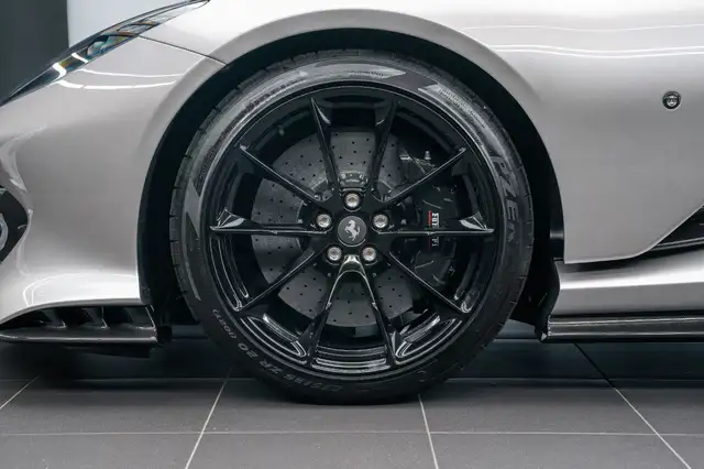Ferrari 812 view 13