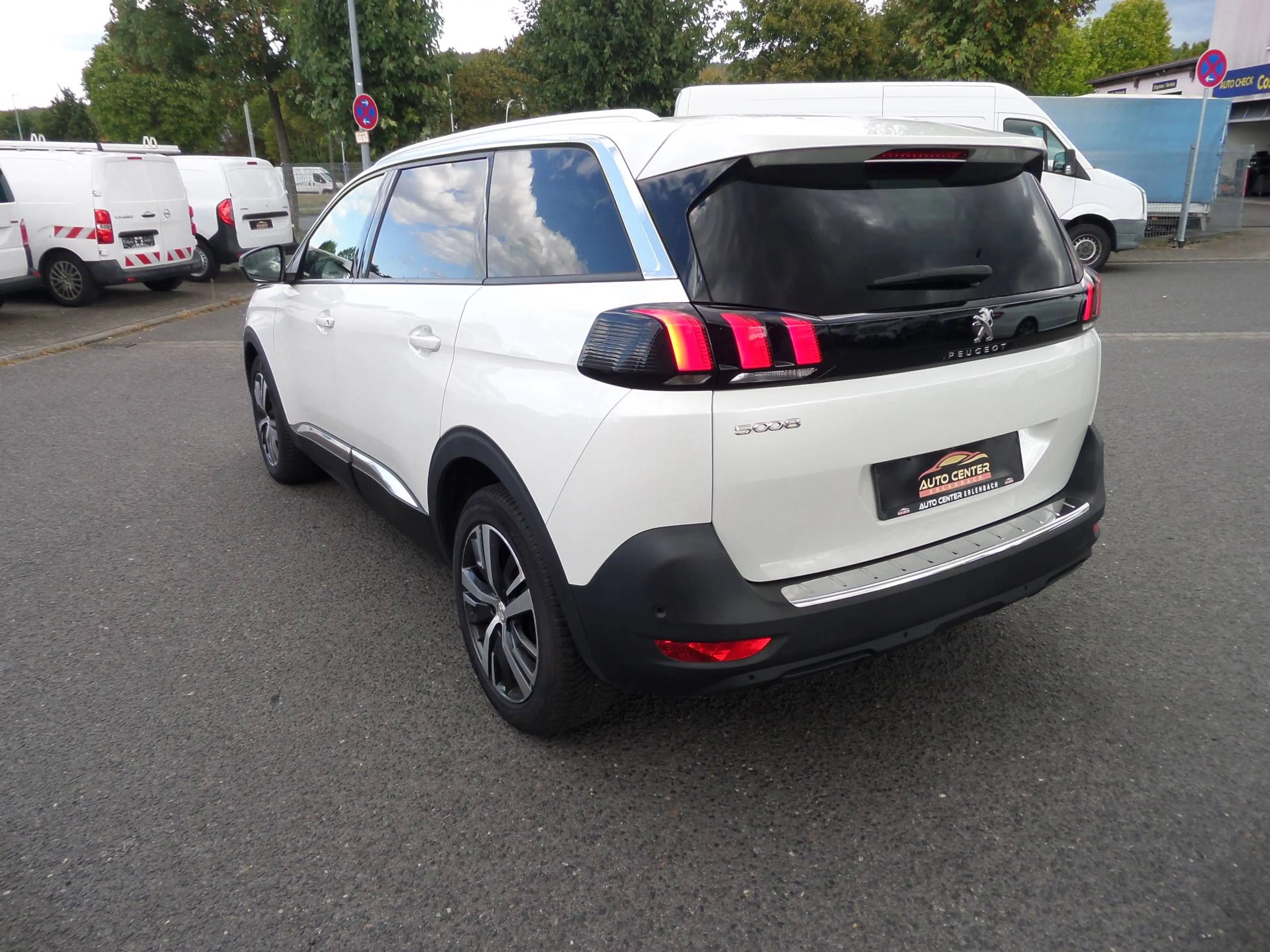 Peugeot 5008 1.5 BlueHDI+Autom+7xT-Leder+Navi+LED+Cam+Totw.+SpurA.+1.Hand+metallic weiss — photo 5