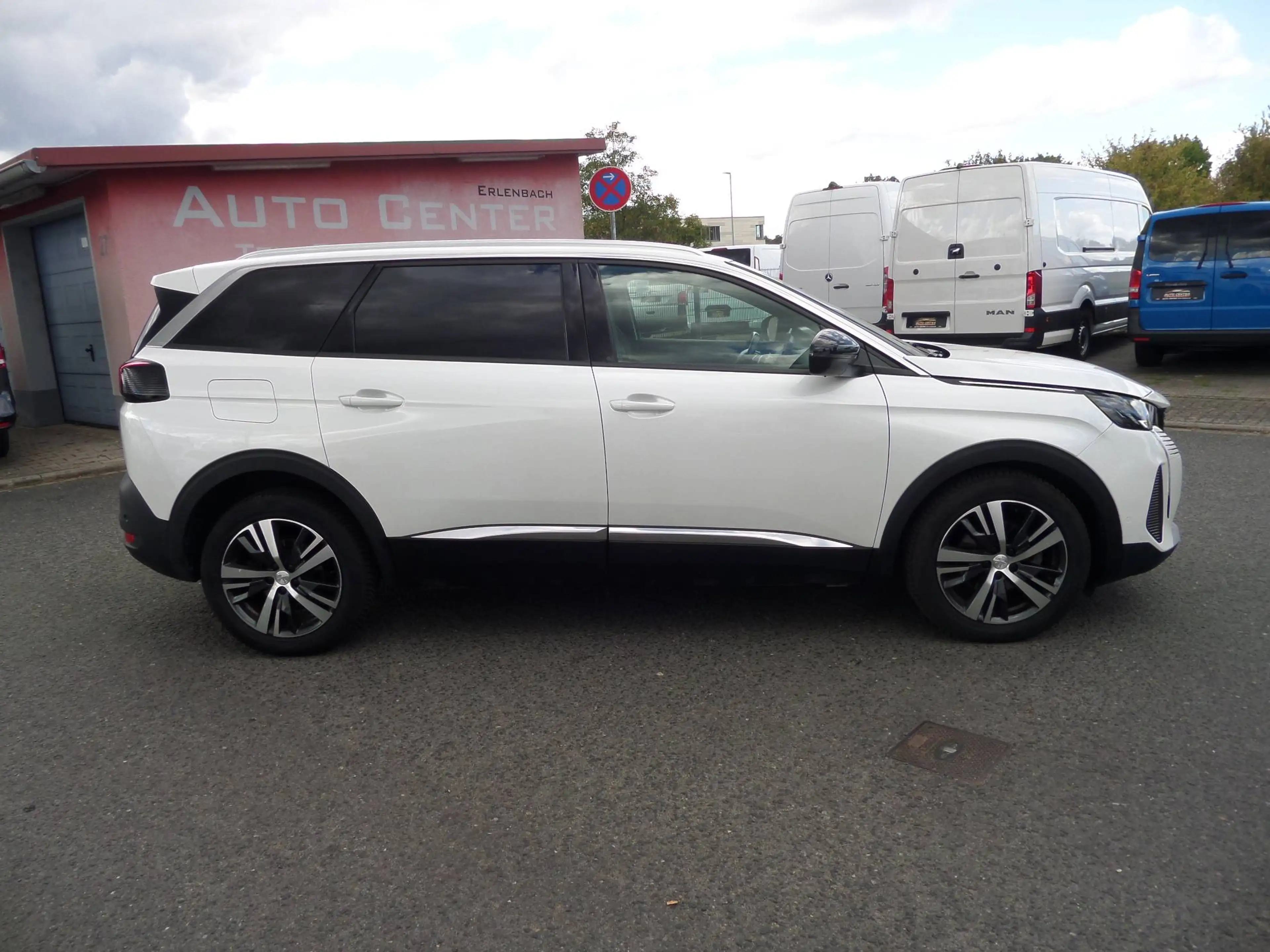 Peugeot 5008 1.5 BlueHDI+Autom+7xT-Leder+Navi+LED+Cam+Totw.+SpurA.+1.Hand+metallic weiss — photo 2