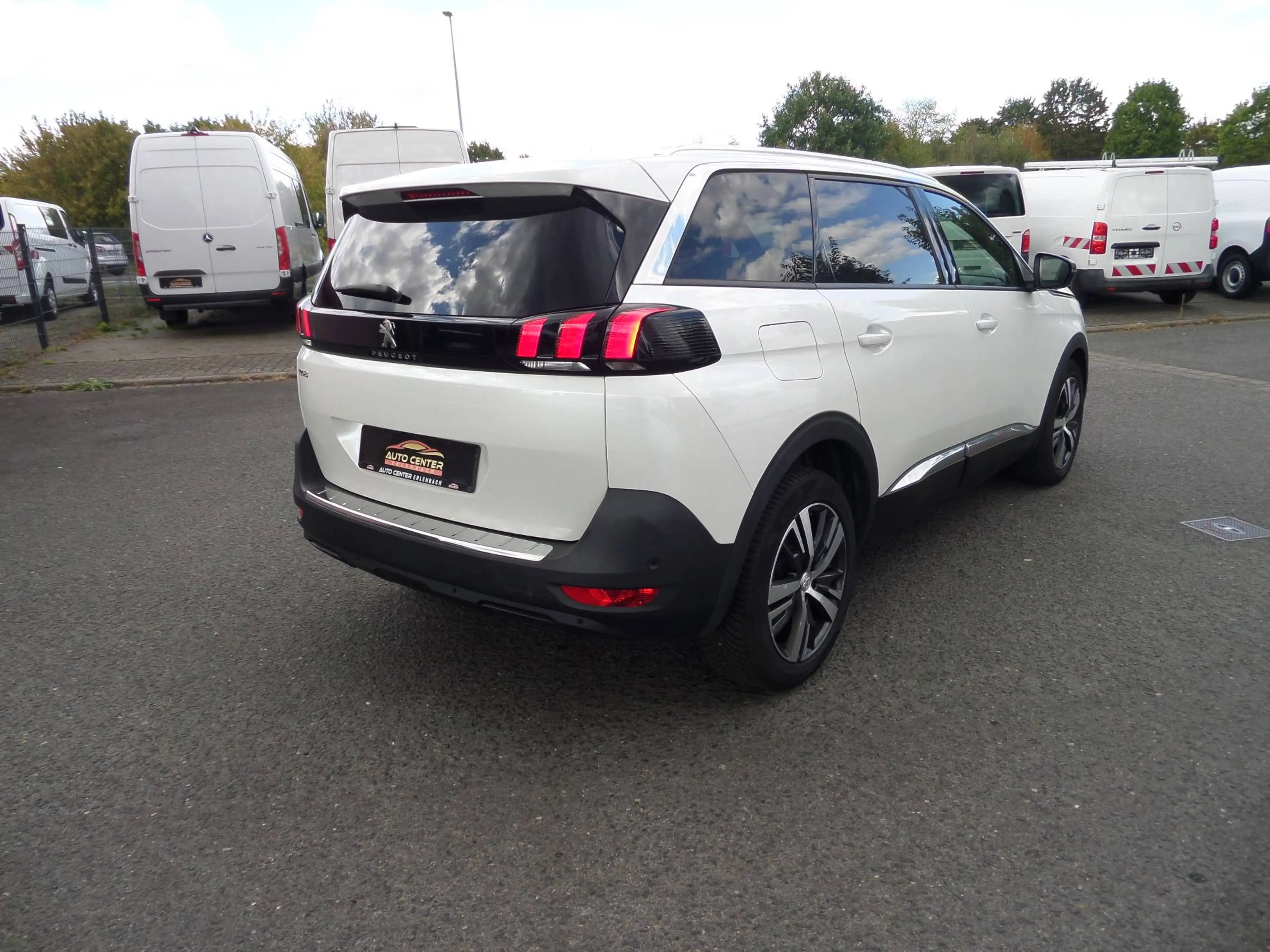 Peugeot 5008 1.5 BlueHDI+Autom+7xT-Leder+Navi+LED+Cam+Totw.+SpurA.+1.Hand+metallic weiss — photo 3