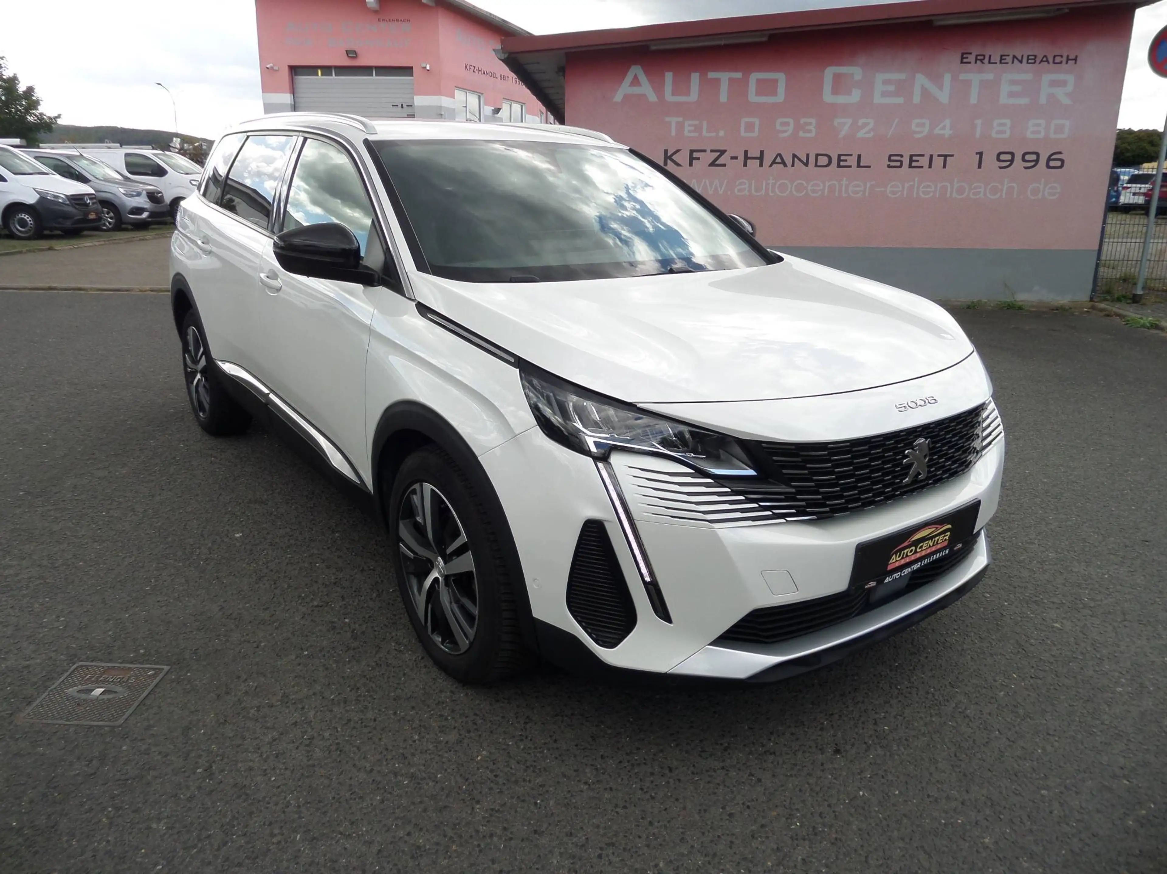 Peugeot 5008 1.5 BlueHDI+Autom+7xT-Leder+Navi+LED+Cam+Totw.+SpurA.+1.Hand+metallic weiss