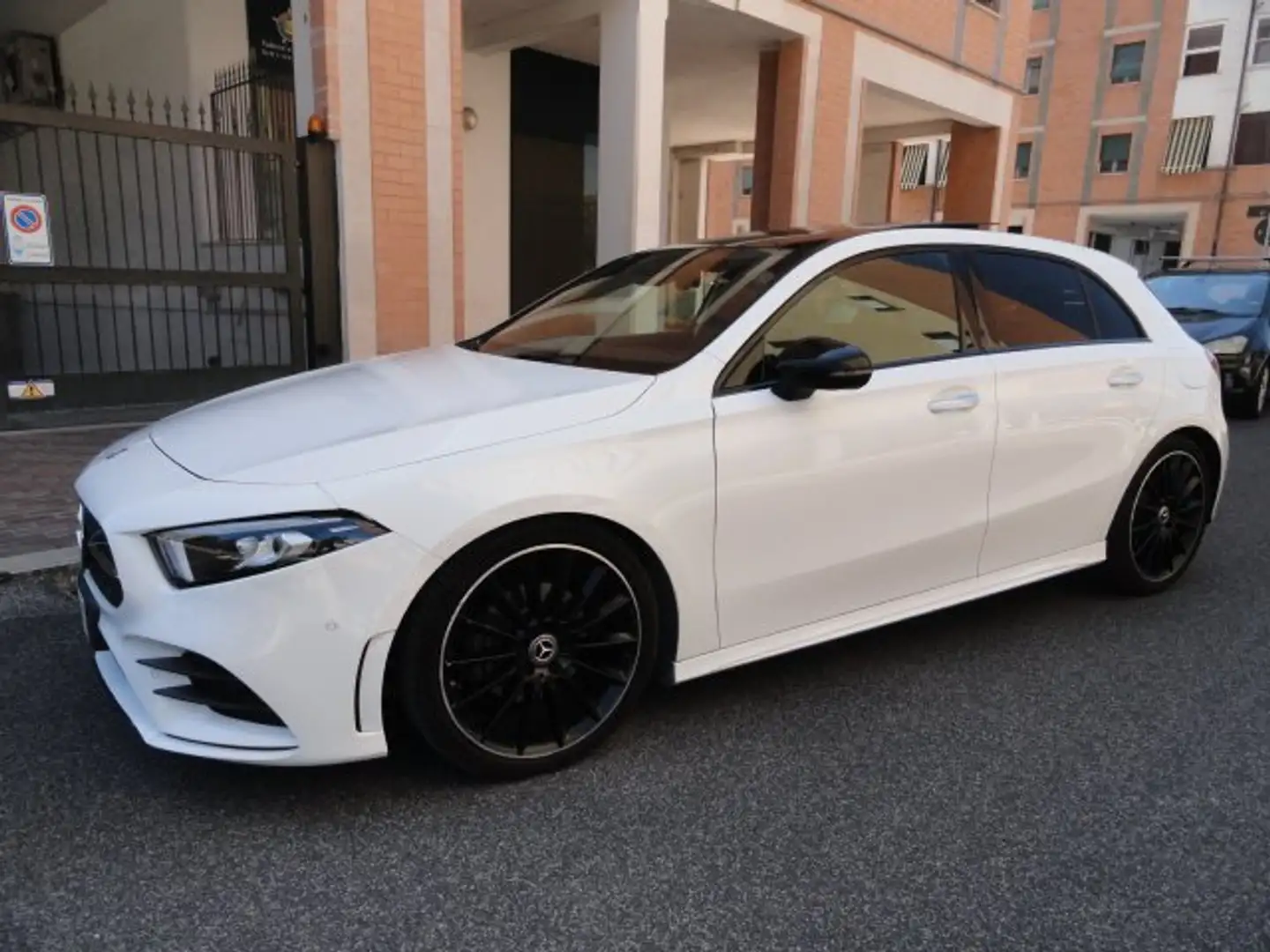 Mercedes-Benz A 180 A 180 d Premium AMG Bianco - 1