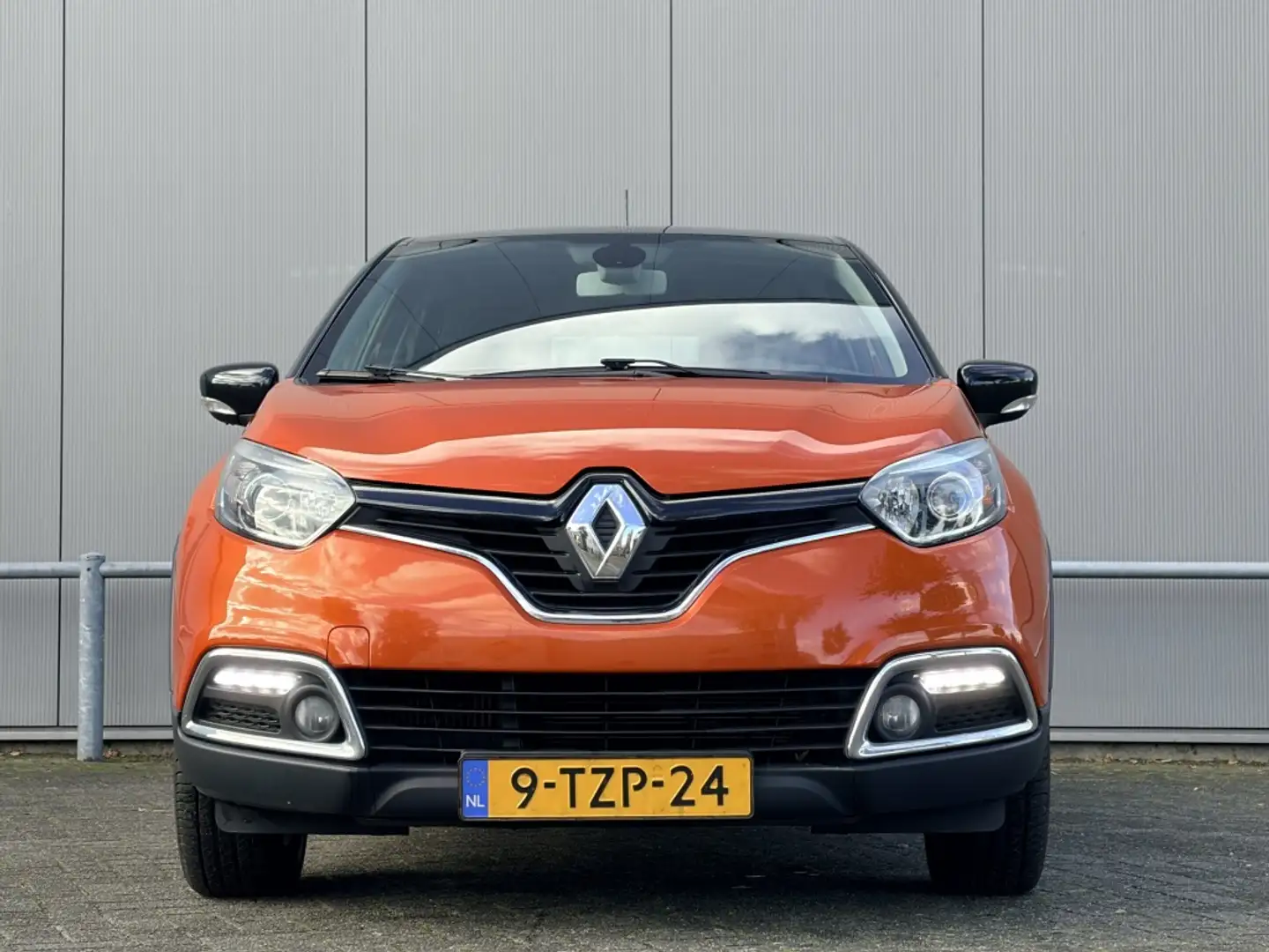 Renault Captur 1.2 TCE - airco - navi - keyless - nap - automaat Oranje - 2
