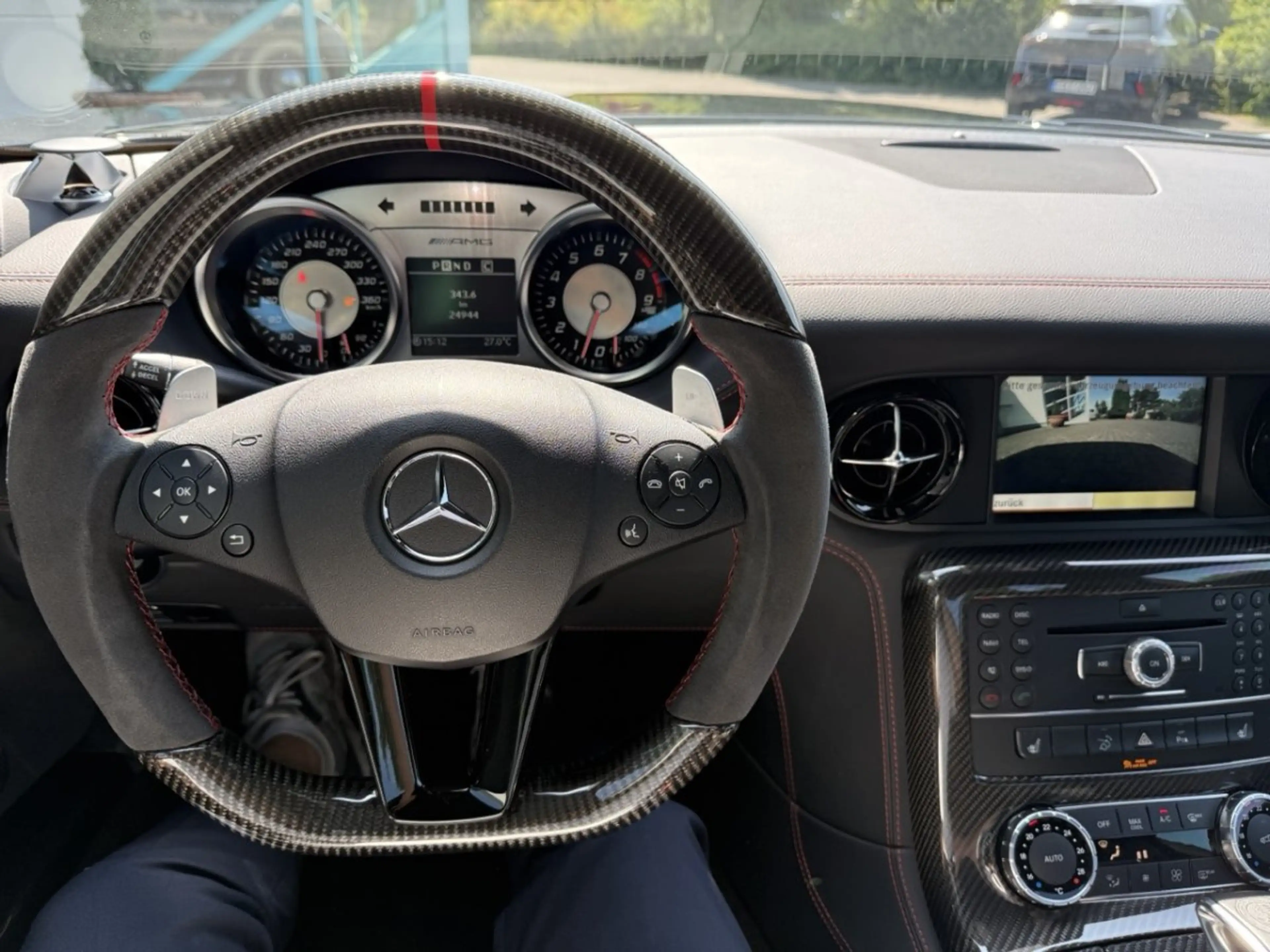 Mercedes-Benz SLS AMG GT — photo 9