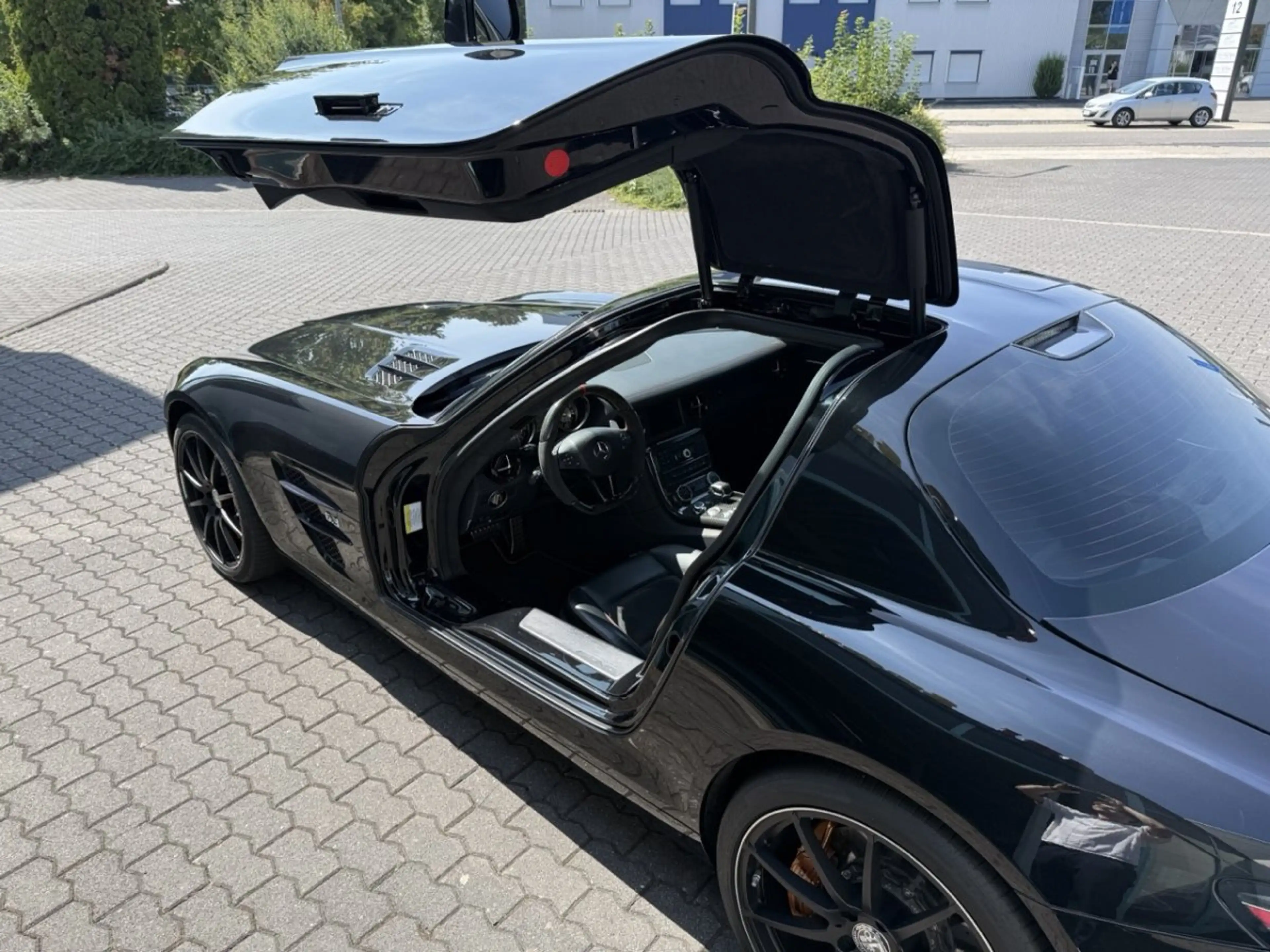 Mercedes-Benz SLS AMG GT — photo 8