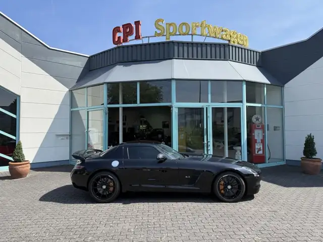 Mercedes-Benz SLS