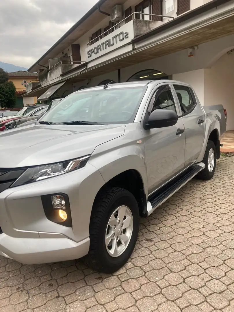 Mitsubishi L200 L200 Cab VI 19 d.cab 2.3d Invite Connect 4wd 150cv Argento - 2