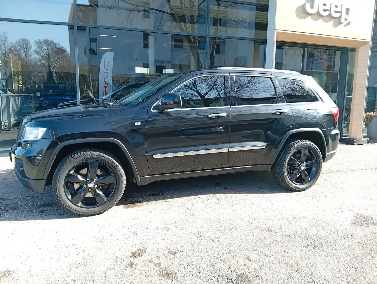 Jeep Grand Cherokee 5.7 V8 HEMI Overland Top Negro - 1