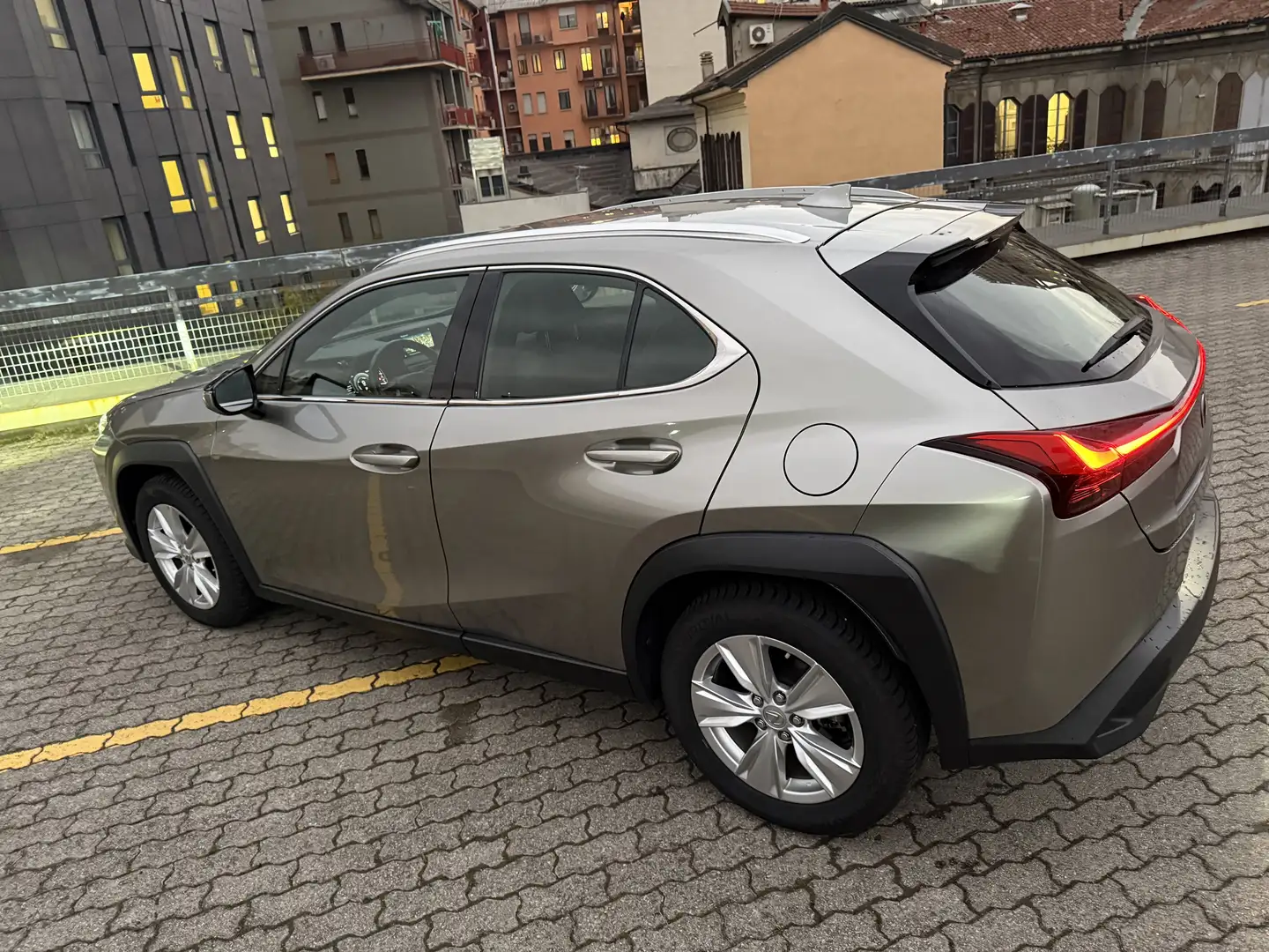 Lexus UX 250h hybrid Executive Business Gri - 2