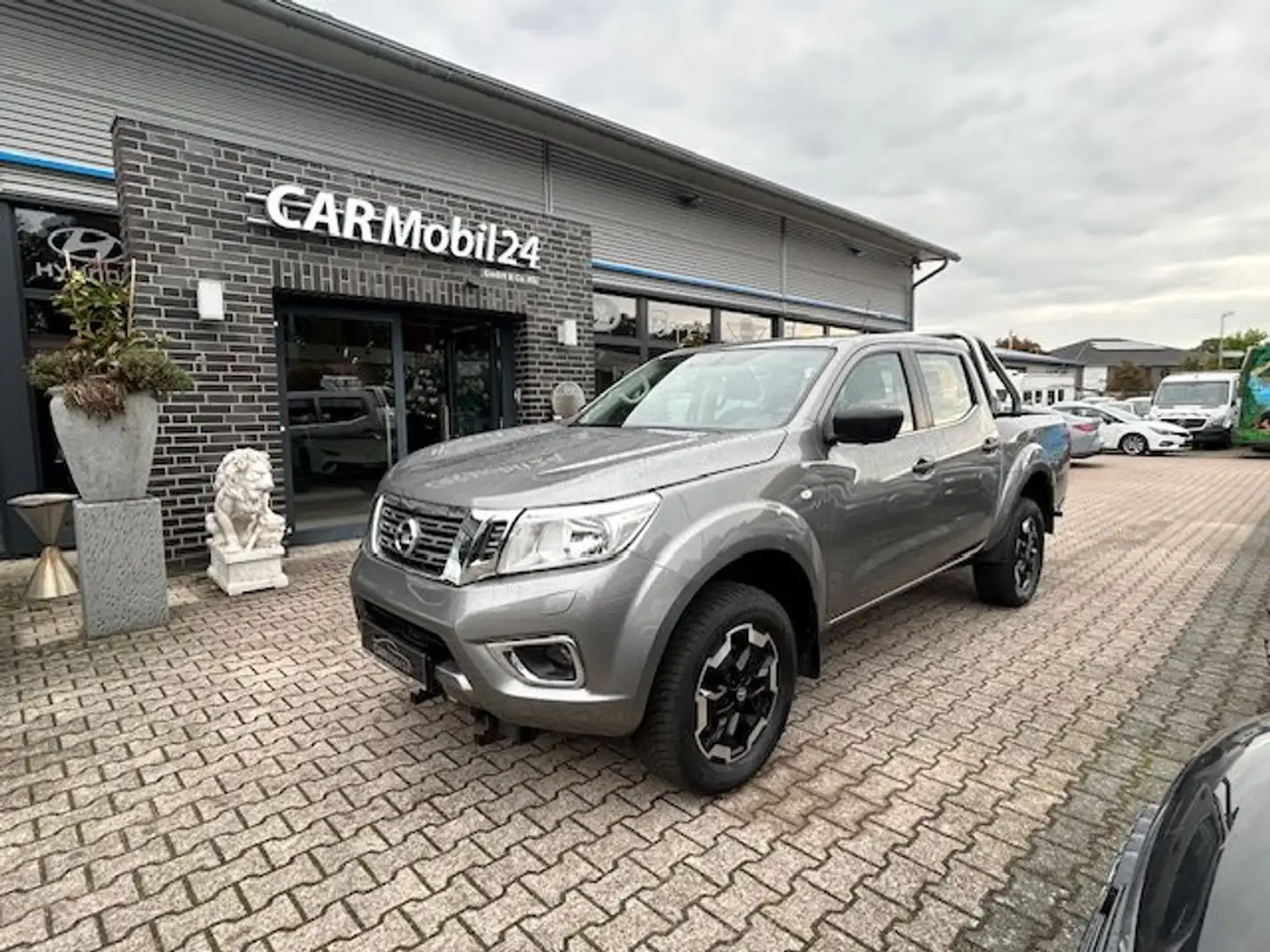 Nissan Navara DC 4x4 S Grau - 1