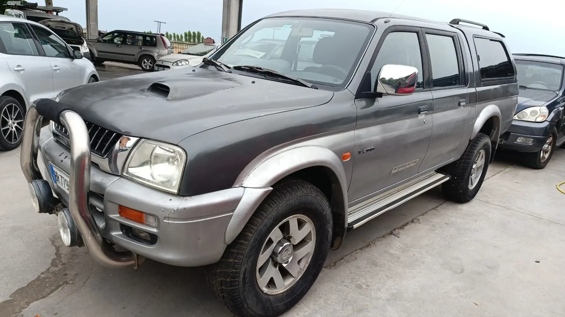 Mitsubishi L200 L200 d.cab 2.5 tdi GLS Special Action 2 4wd Grigio - 2