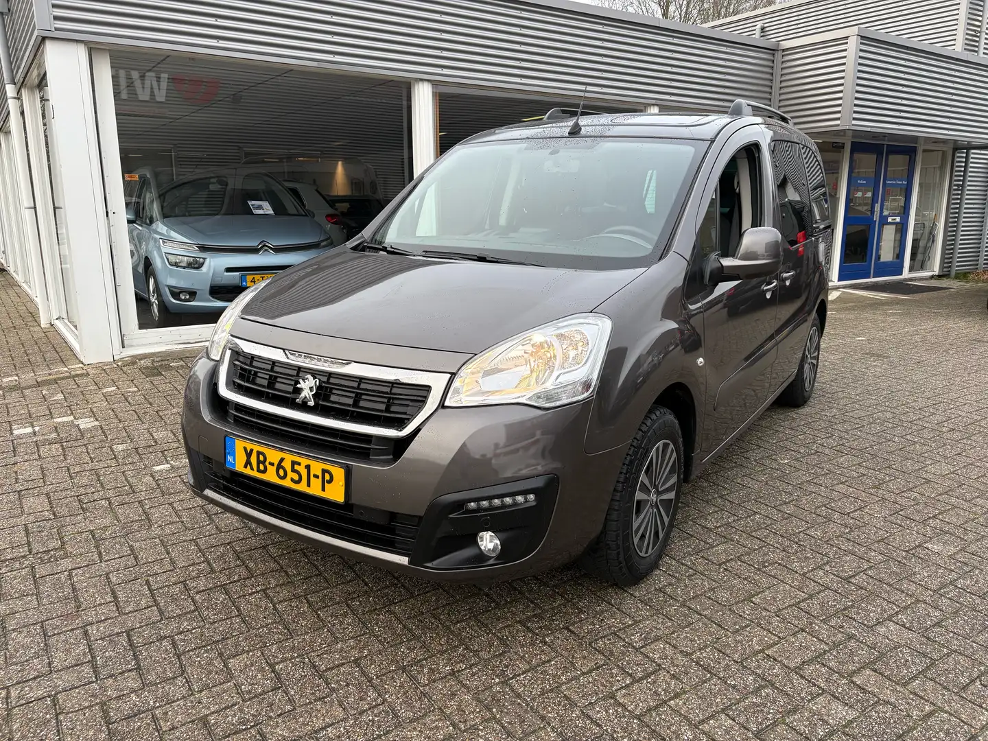 Peugeot Partner 1.2 PureTech Allure, btw auto Grau - 1