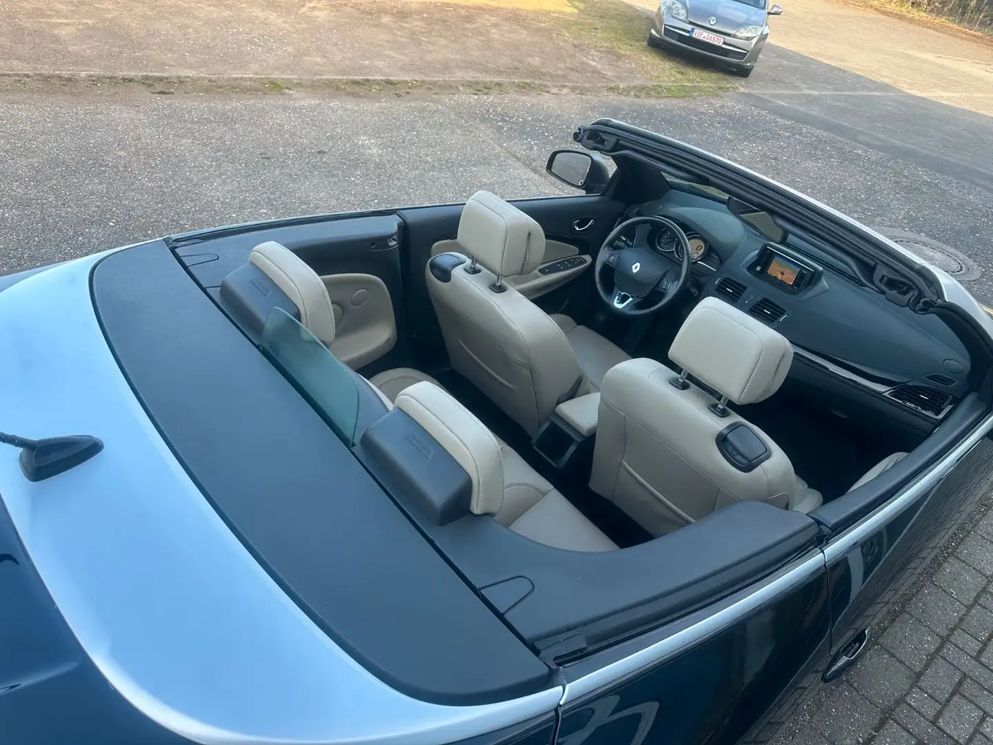Renault Megane III Cabrio Luxe* VOLL LEDER*PANORAMA*NAVI Schwarz - 1
