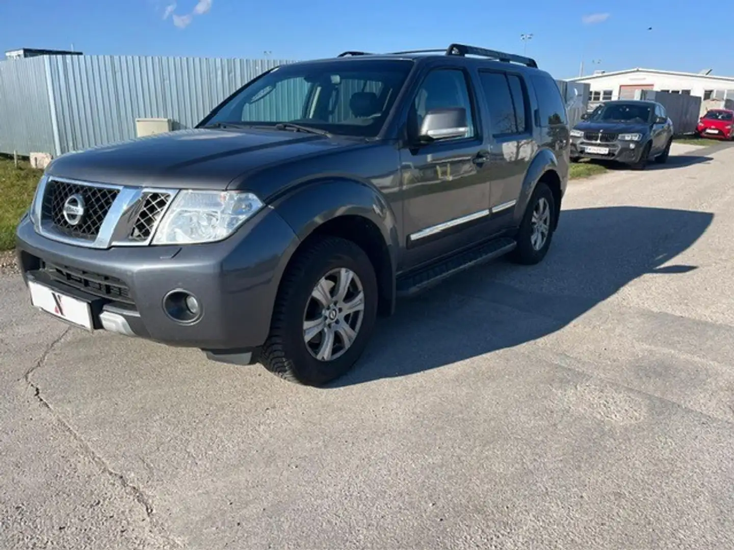 Nissan Pathfinder 3,0 dCi LE Aut./7 Sitzer/Top Ausstattung Grijs - 1