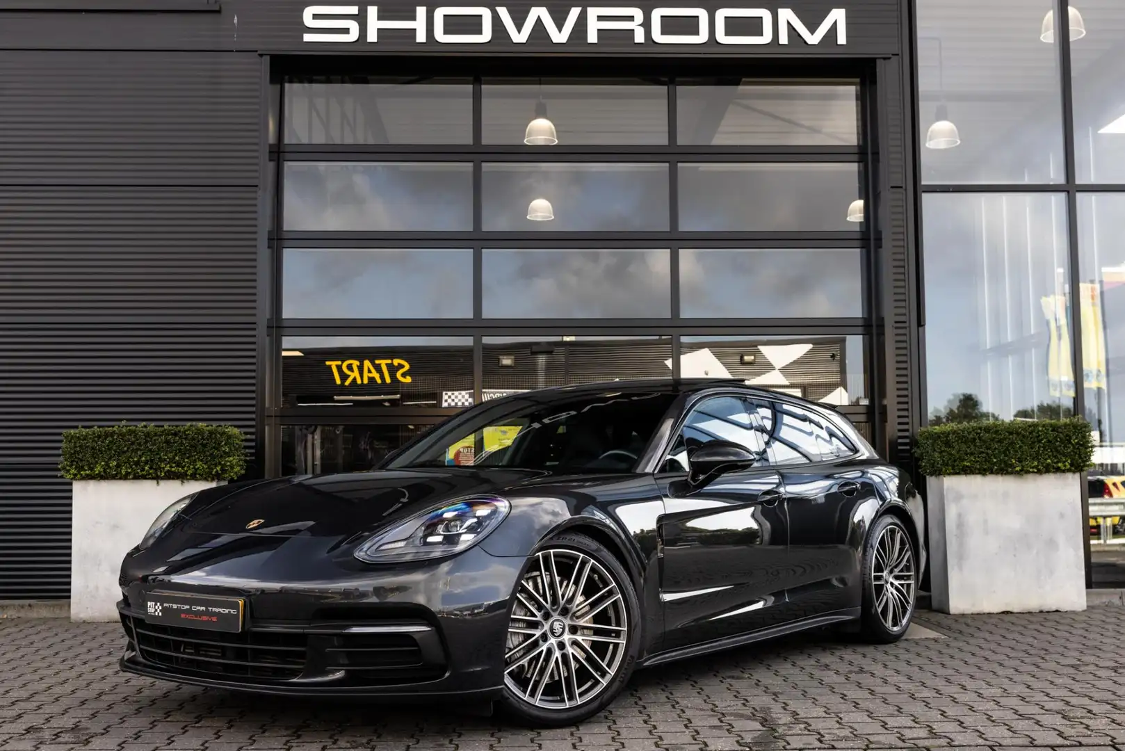 Porsche Panamera Sport Turismo 3.0 4, 331 PK, Pano, Luchtvering, PD Grijs - 2