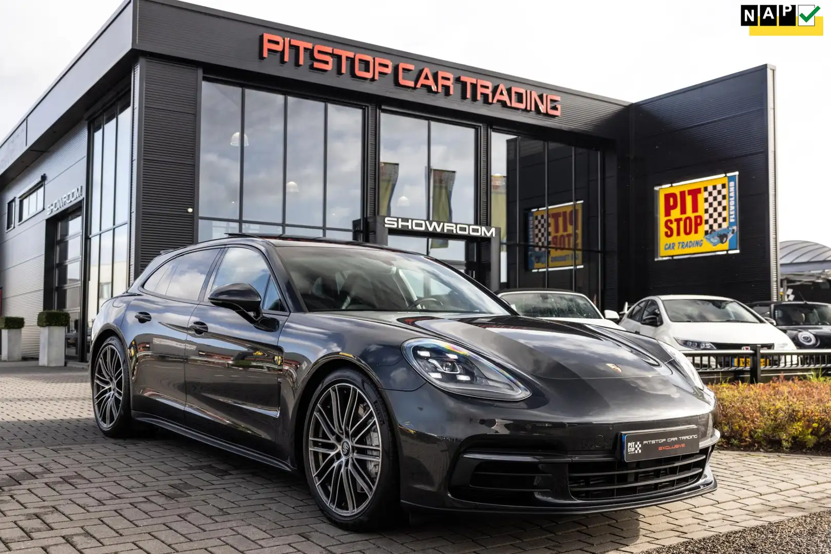 Porsche Panamera Sport Turismo 3.0 4, 331 PK, Pano, Luchtvering, PD Grijs - 1