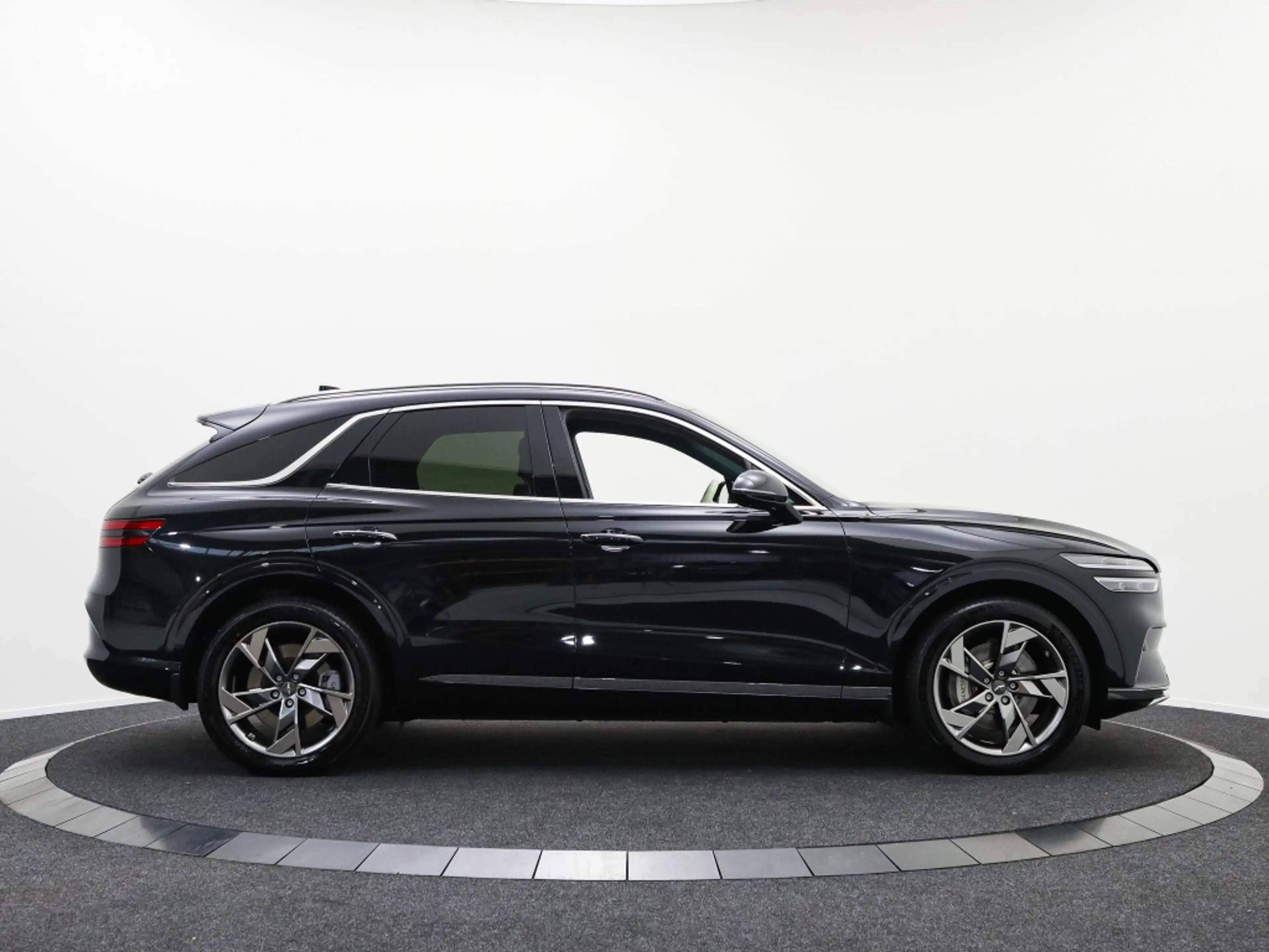 Genesis GV70 Electrified | DEMO | Adaptive Cruise Control | Pre — photo 8