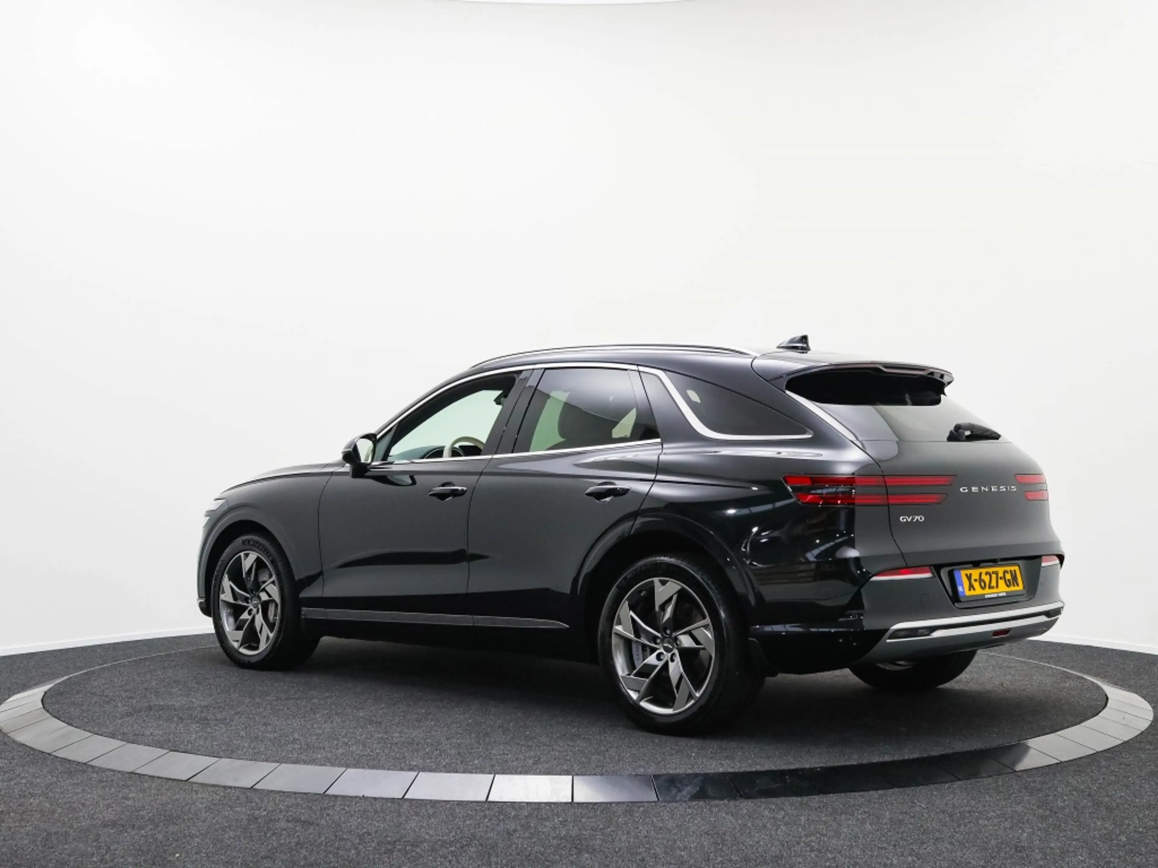 Genesis GV70 Electrified | DEMO | Adaptive Cruise Control | Pre — photo 7
